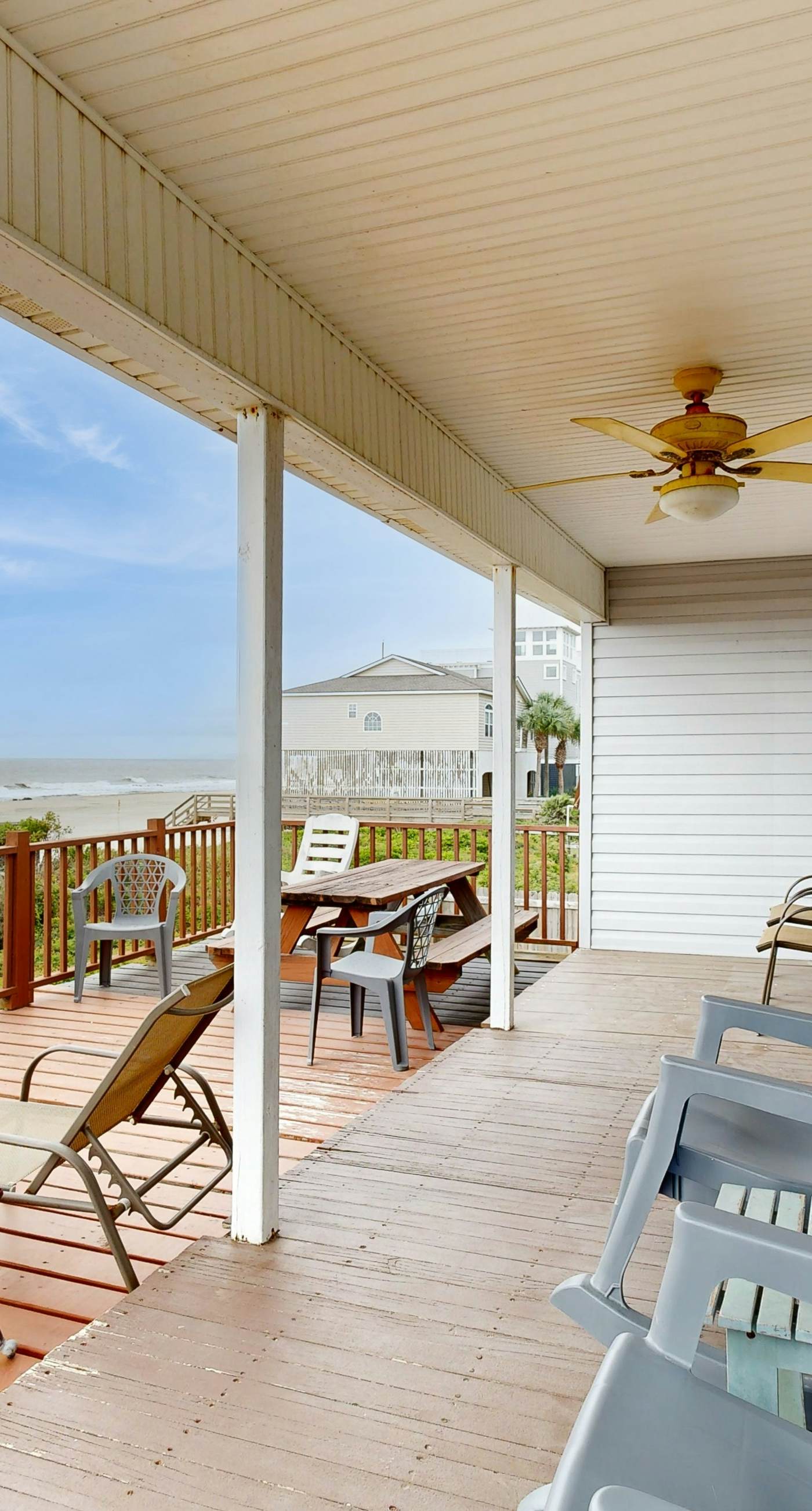 Oceanfront Property 'Folly Drifter' w/ Beach Access & Private Deck