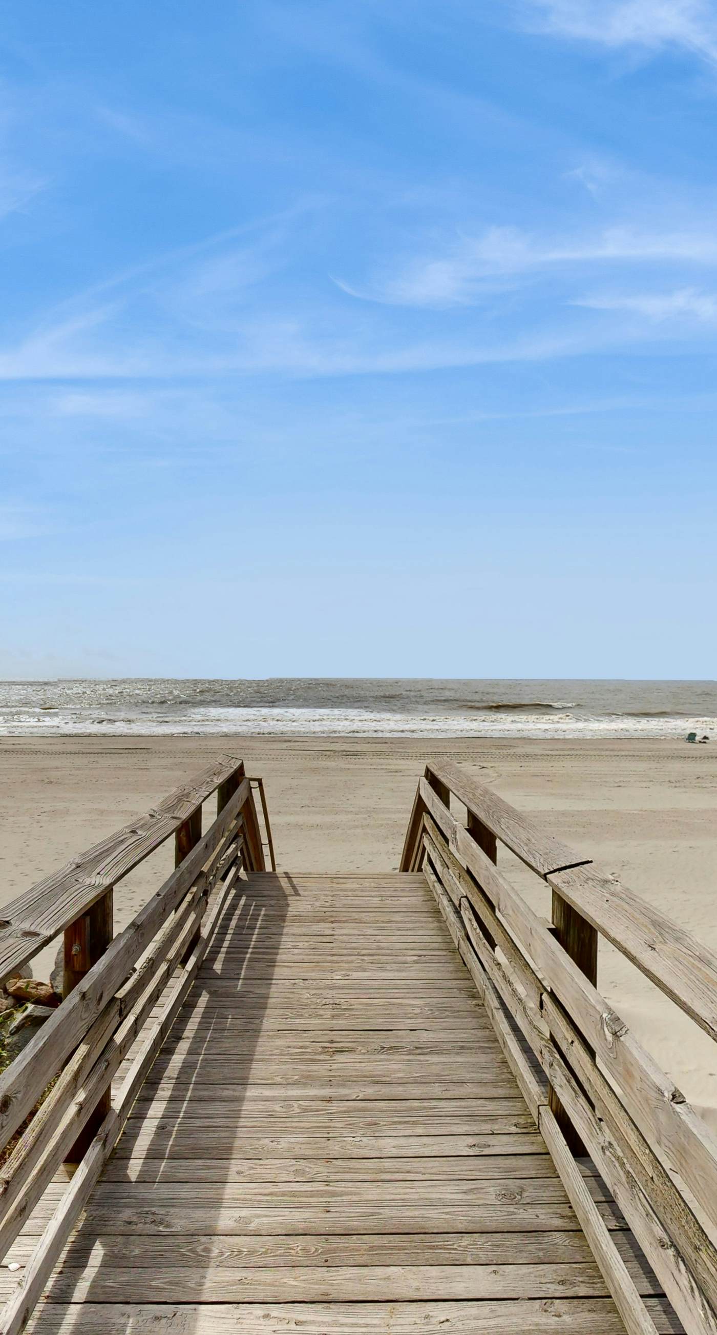 Oceanfront Property 'Folly Drifter' w/ Beach Access & Private Deck