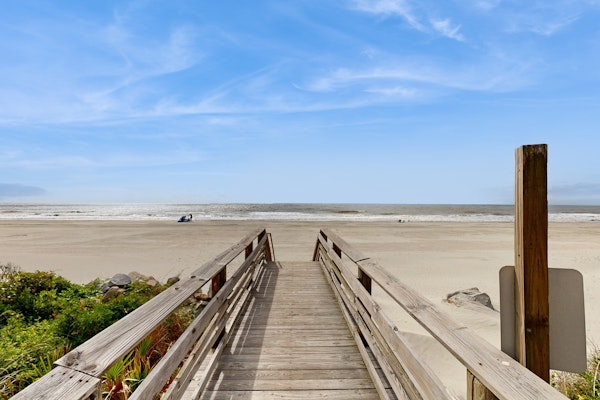 Oceanfront Property 'Folly Drifter' w/ Beach Access & Private Deck