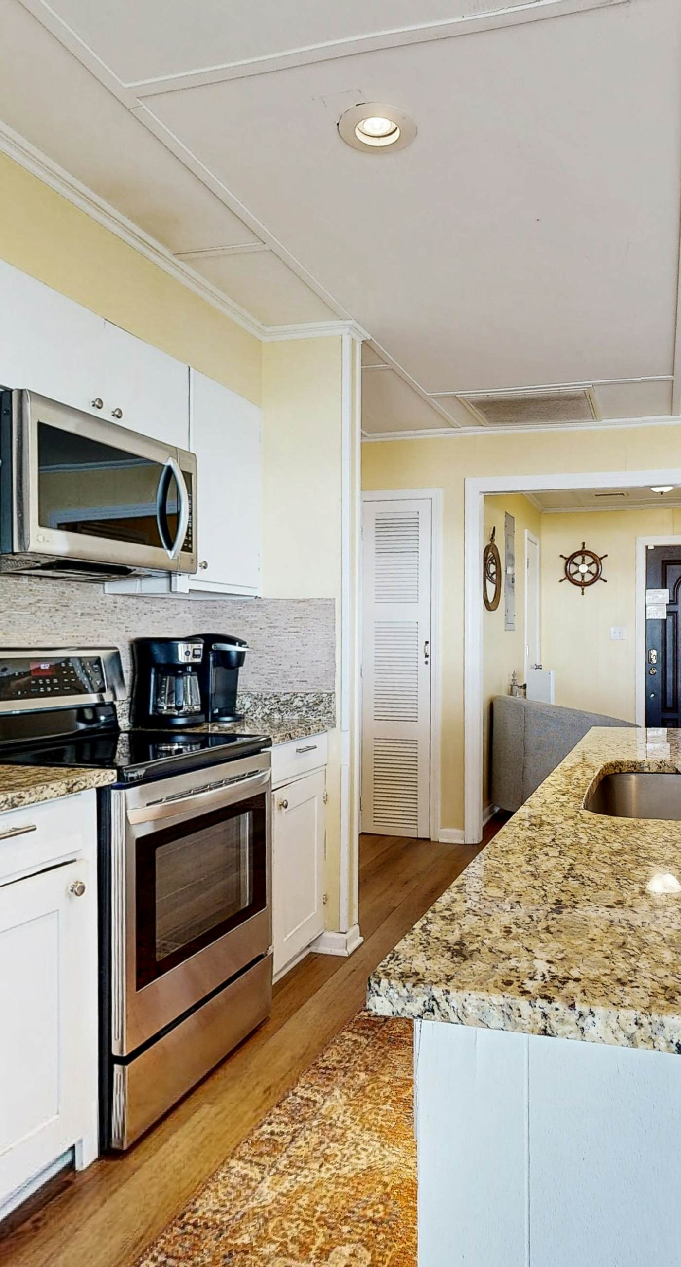 Oceanfront Property 'Folly Drifter' w/ Beach Access & Private Deck