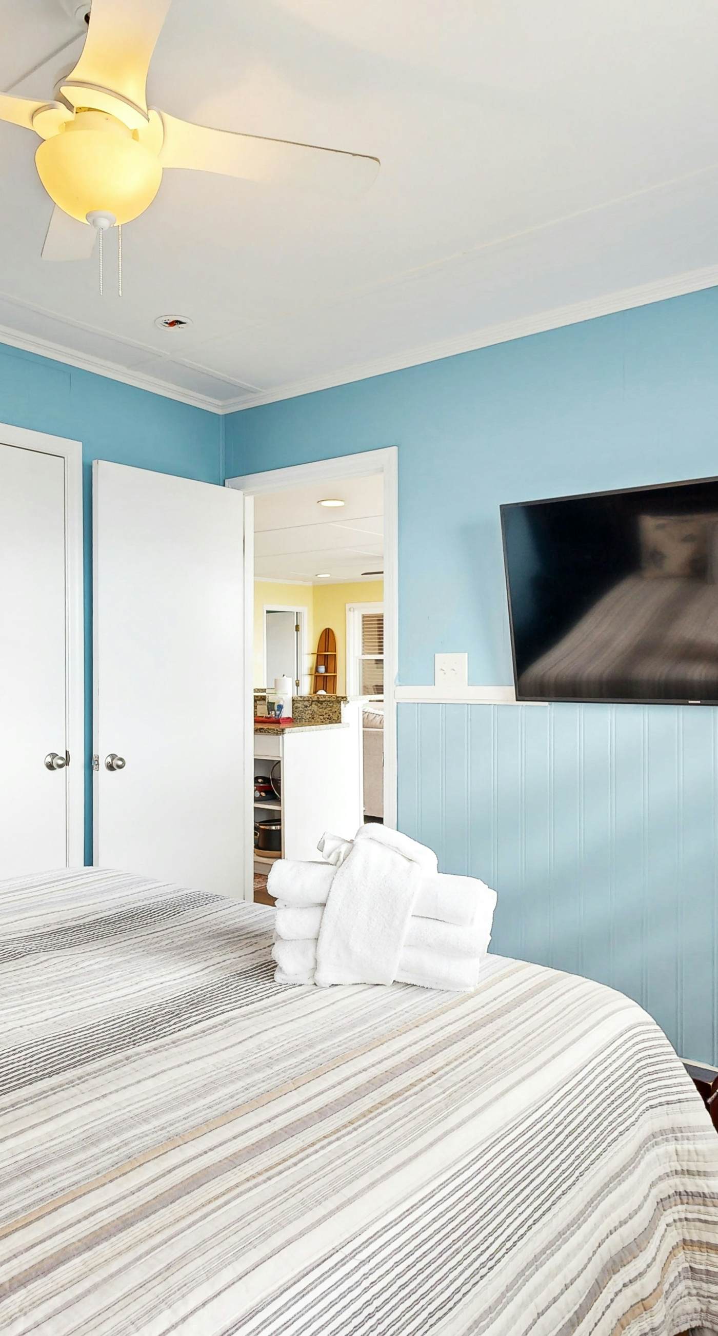 Oceanfront Property 'Folly Drifter' w/ Beach Access & Private Deck