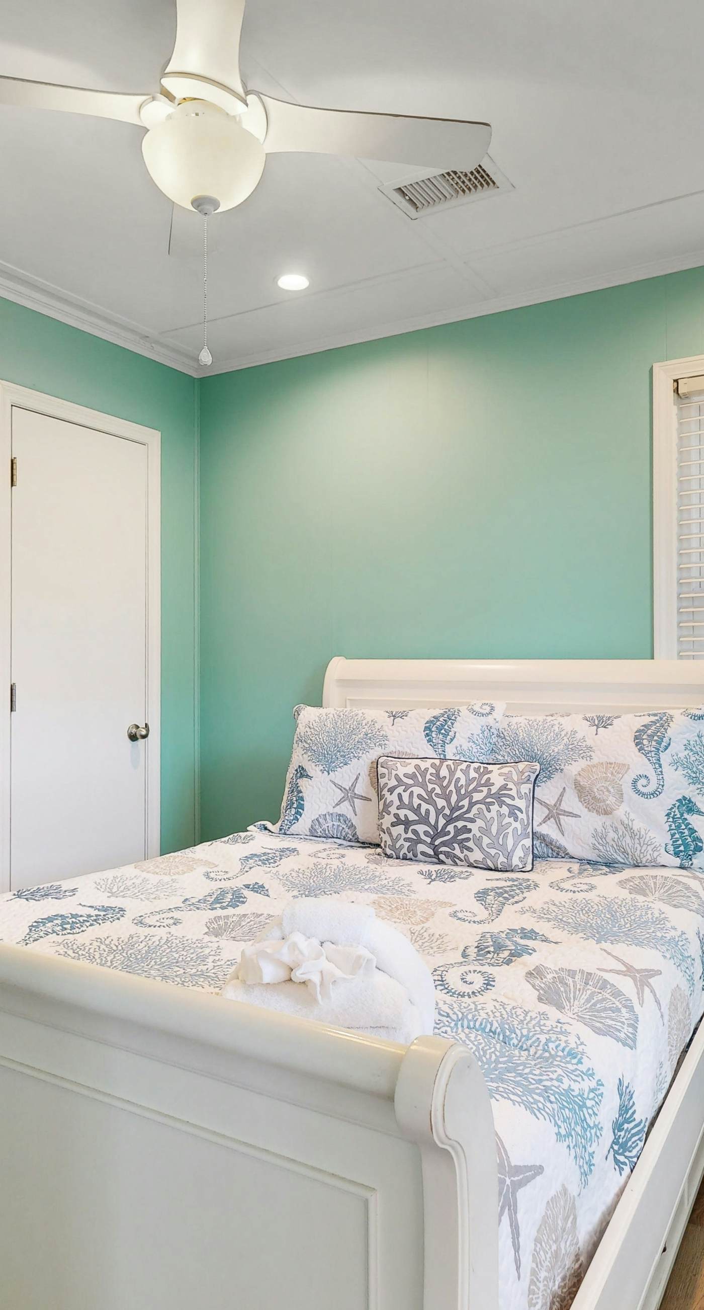 Oceanfront Property 'Folly Drifter' w/ Beach Access & Private Deck