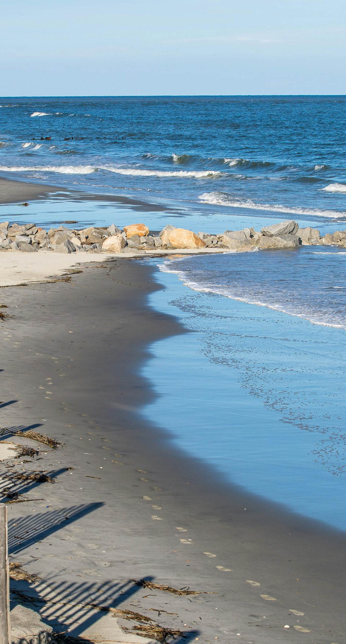 Oceanfront Property 'Folly Drifter' w/ Beach Access & Private Deck