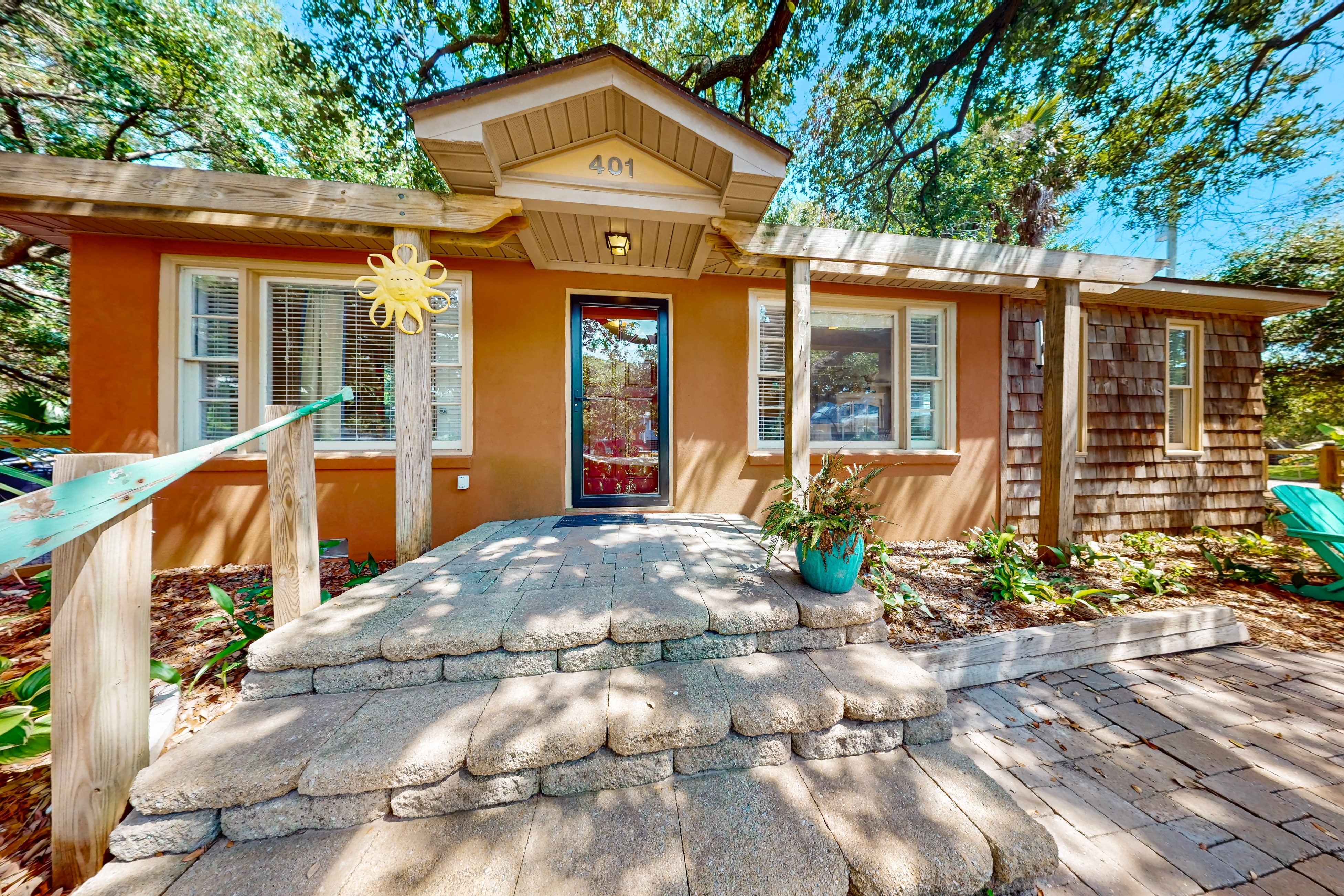 Downtown dog-friendly home with outdoor shower, level 2 EV charger