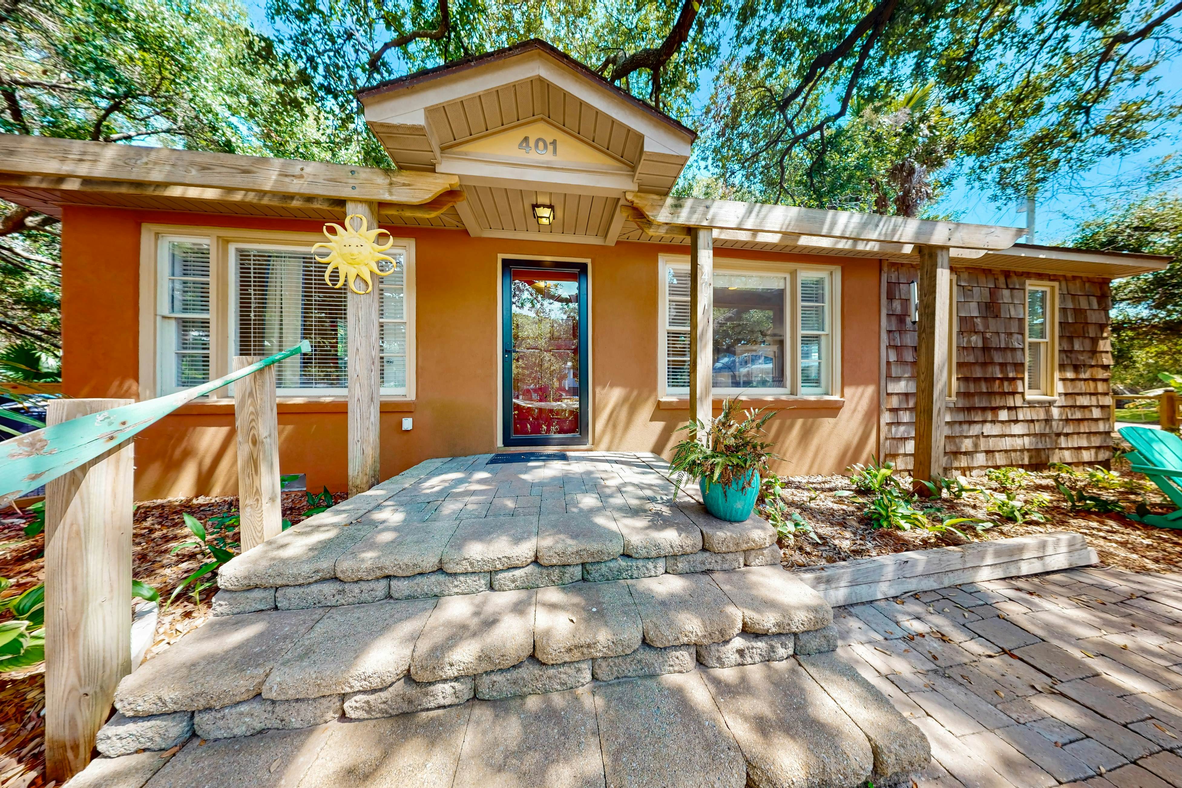 Downtown dog-friendly home with outdoor shower, level 2 EV charger