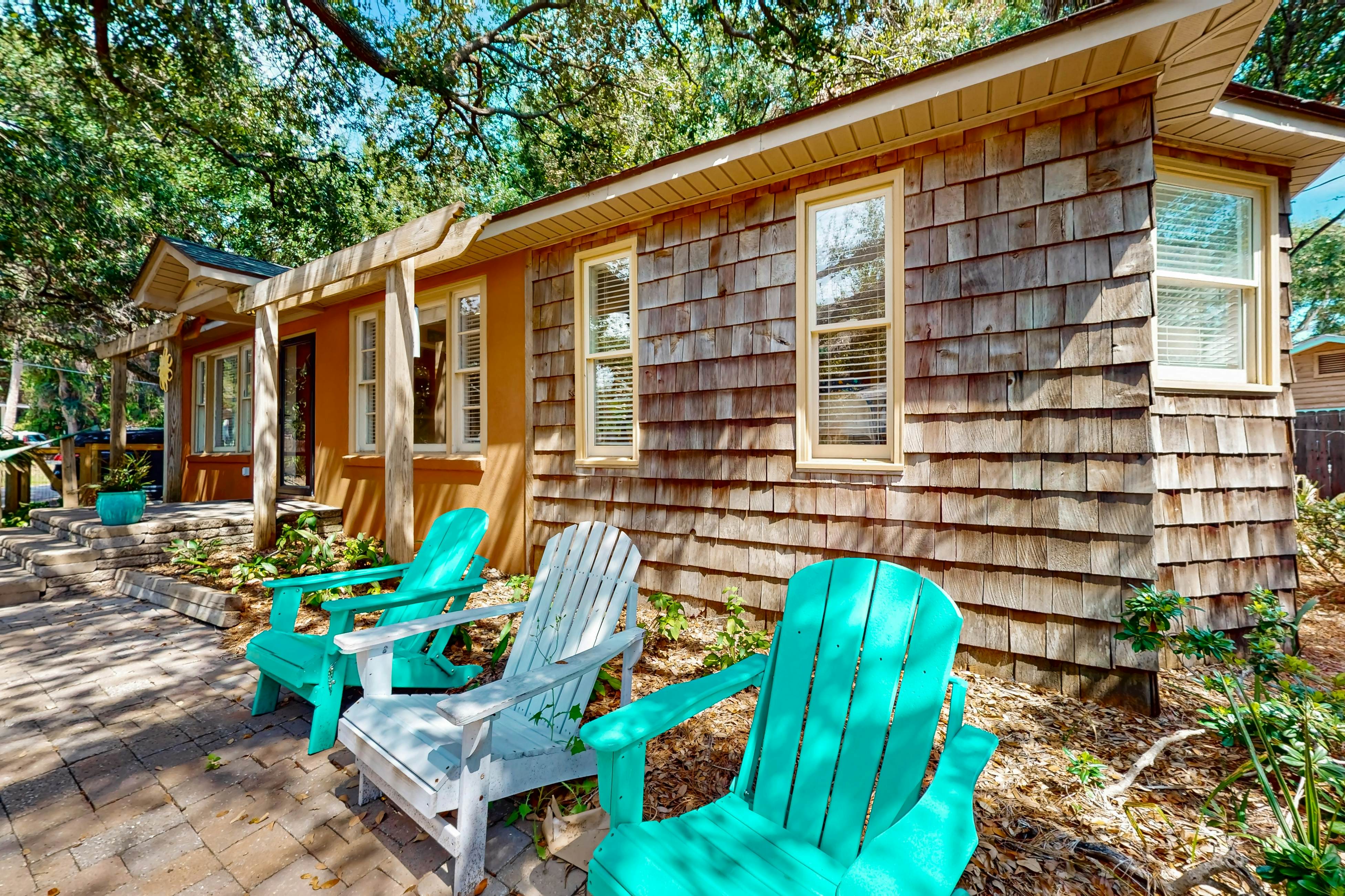 Downtown dog-friendly home with outdoor shower, level 2 EV charger