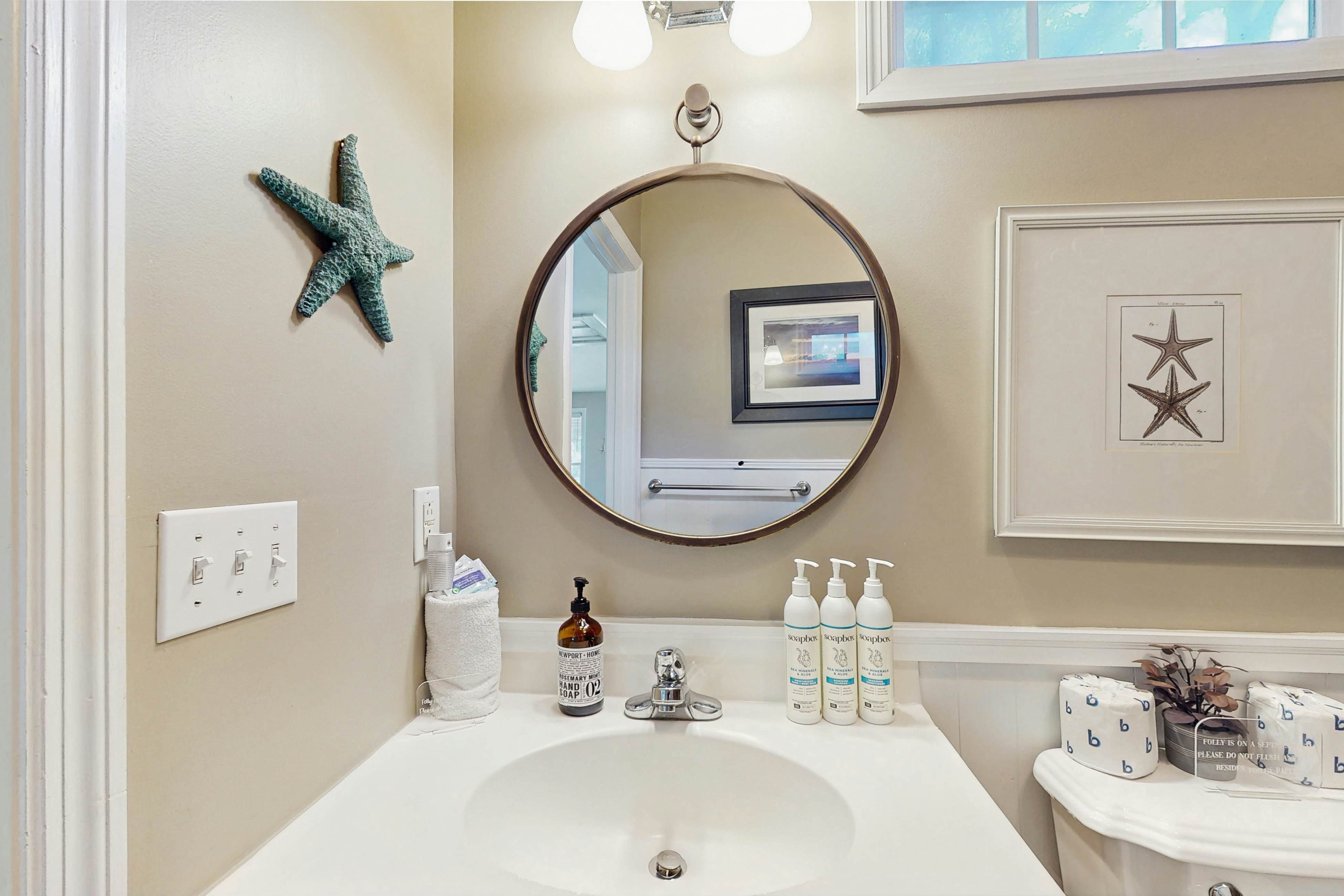 Downtown dog-friendly home with outdoor shower, level 2 EV charger