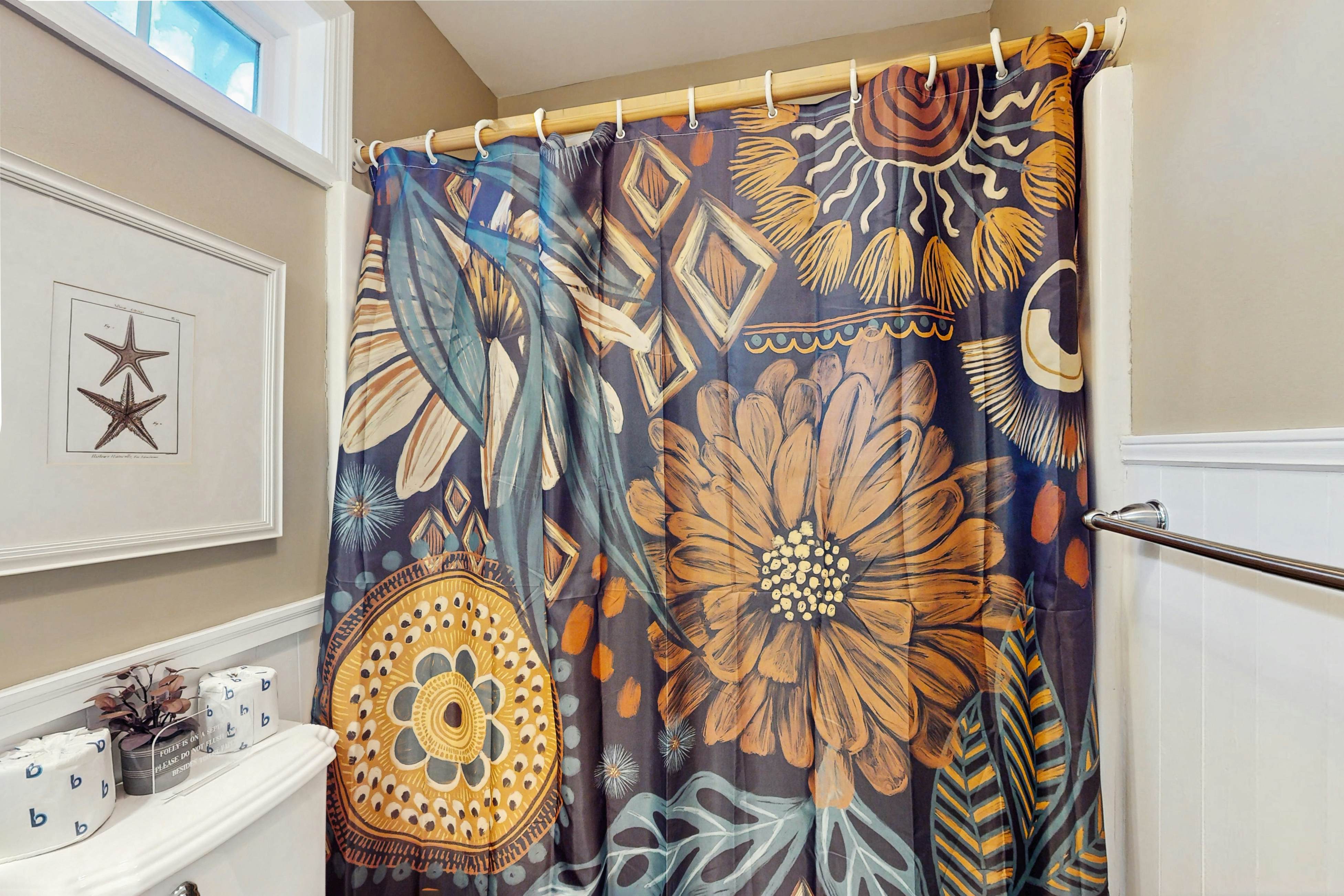 Downtown dog-friendly home with outdoor shower, level 2 EV charger