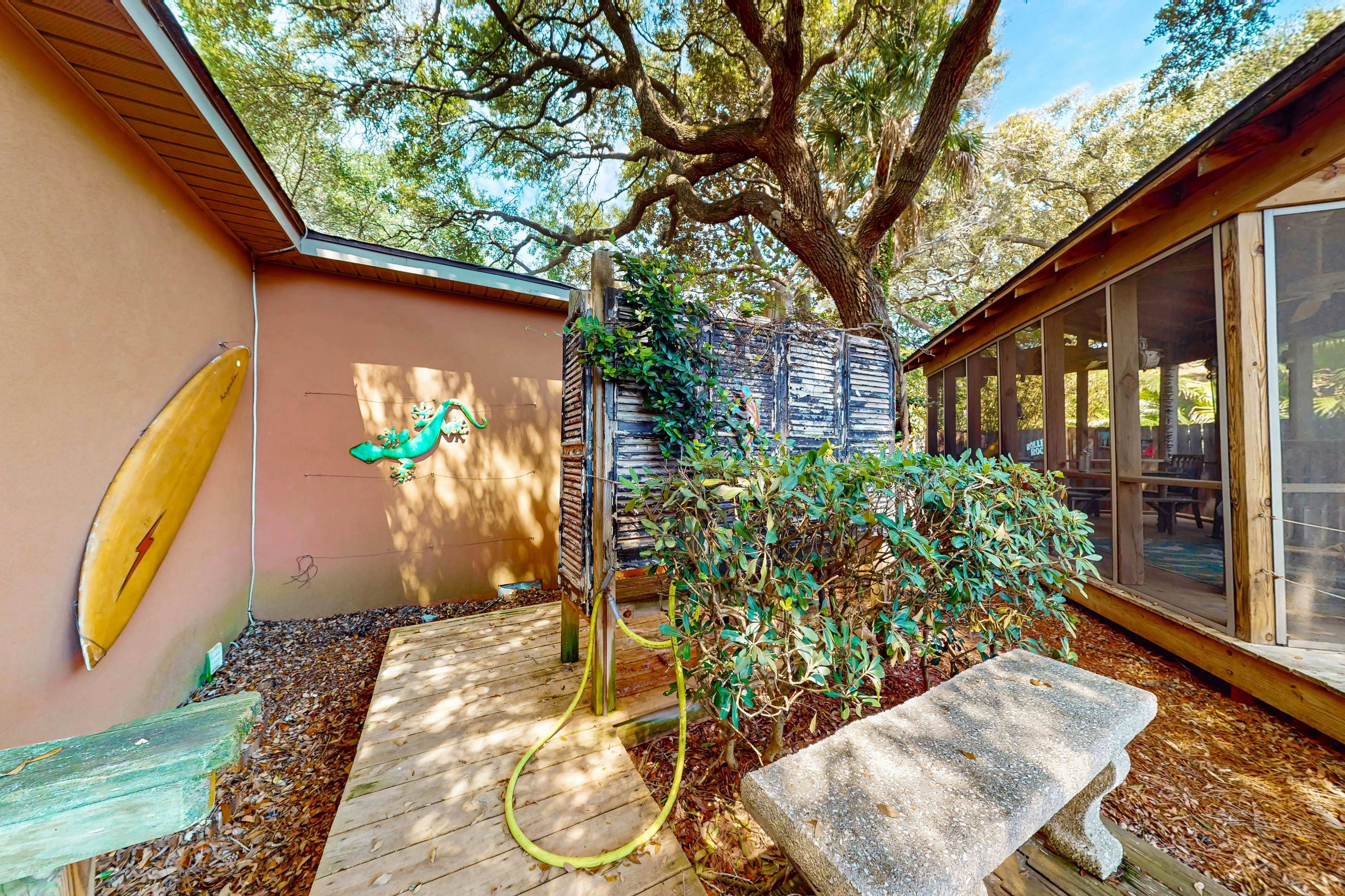 Downtown dog-friendly home with outdoor shower, level 2 EV charger