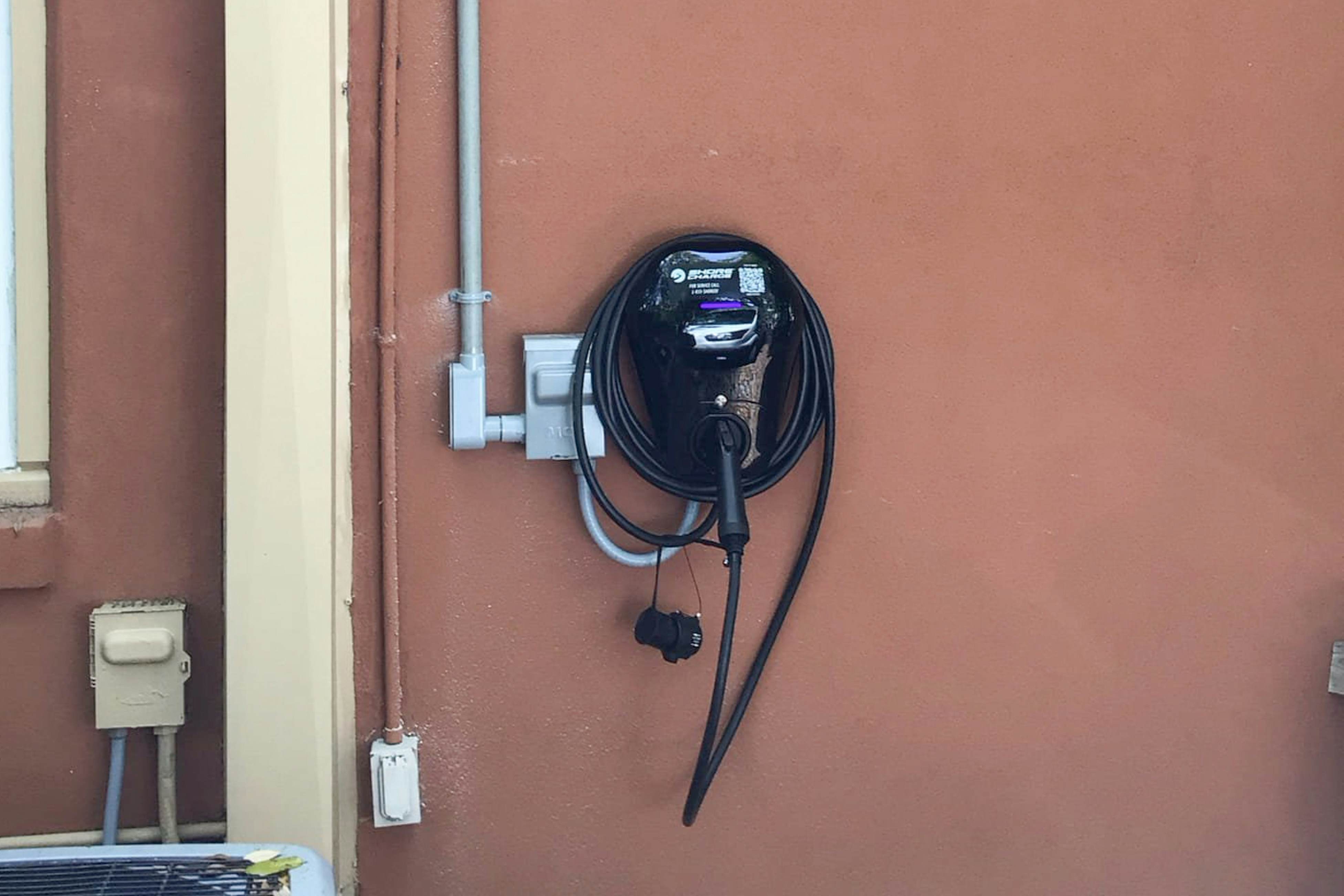 Downtown dog-friendly home with outdoor shower, level 2 EV charger