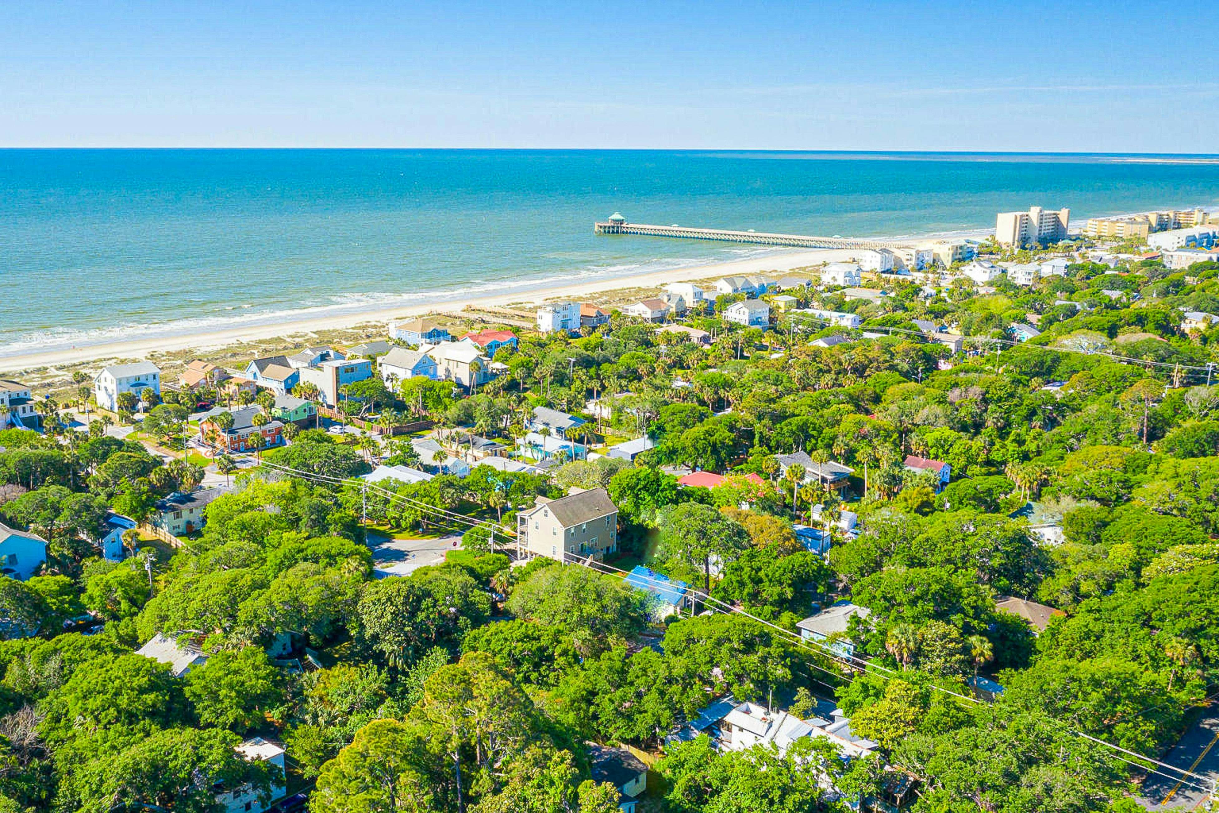 Downtown dog-friendly home with outdoor shower, level 2 EV charger