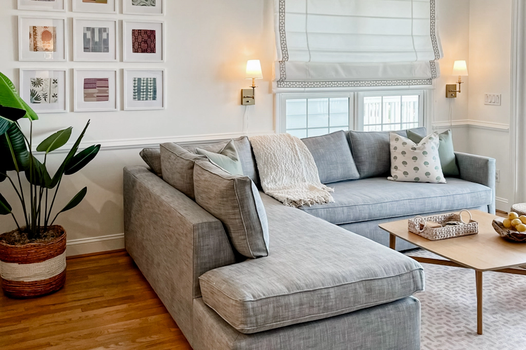 Stylish Oceanview Condo: Pool, Parking & Prime Location!