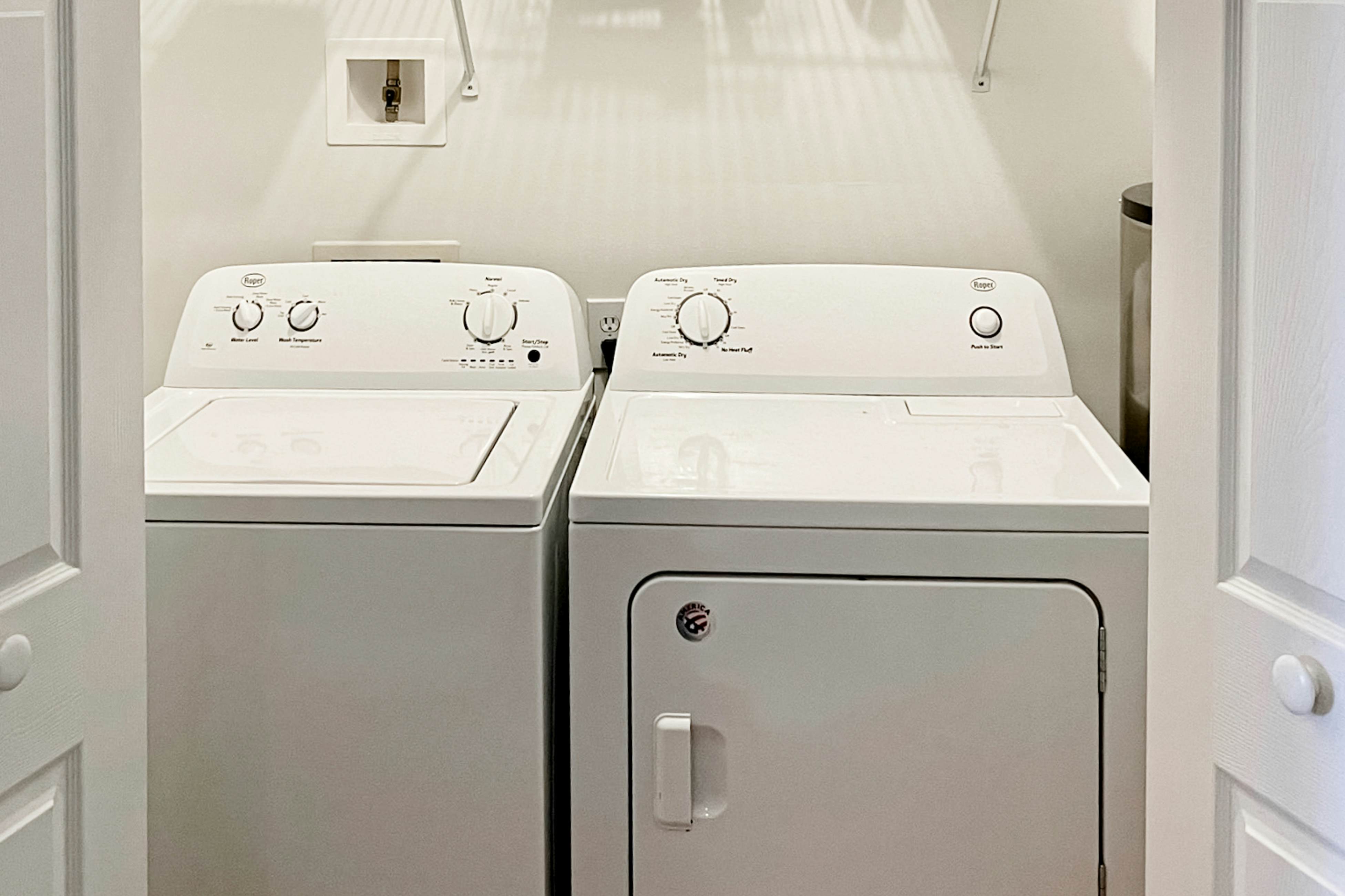 Stylish Oceanview Condo: Pool, Parking & Prime Location!