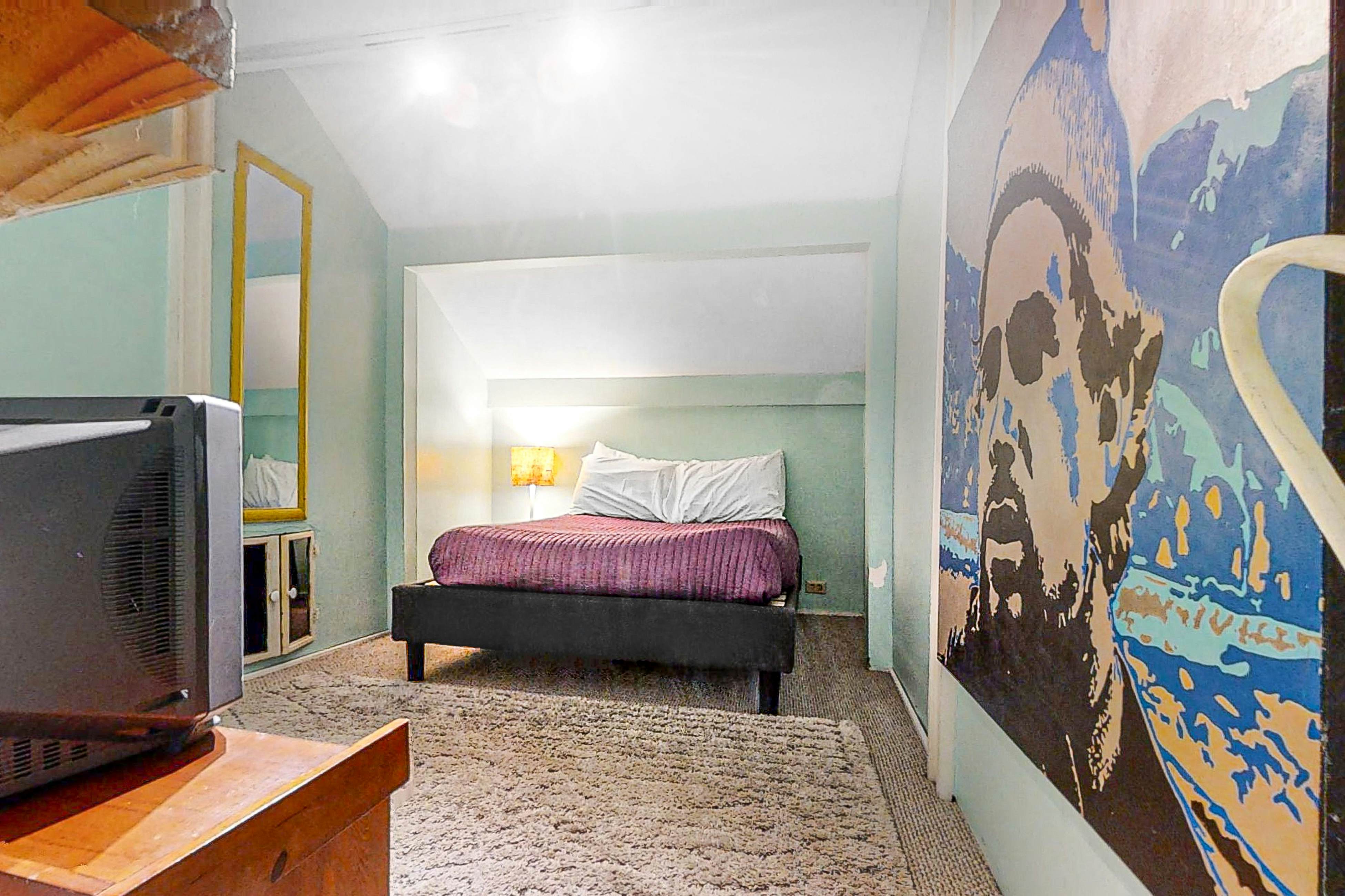 Dog-friendly duplex close to beach with outdoor shower and washer/dryer