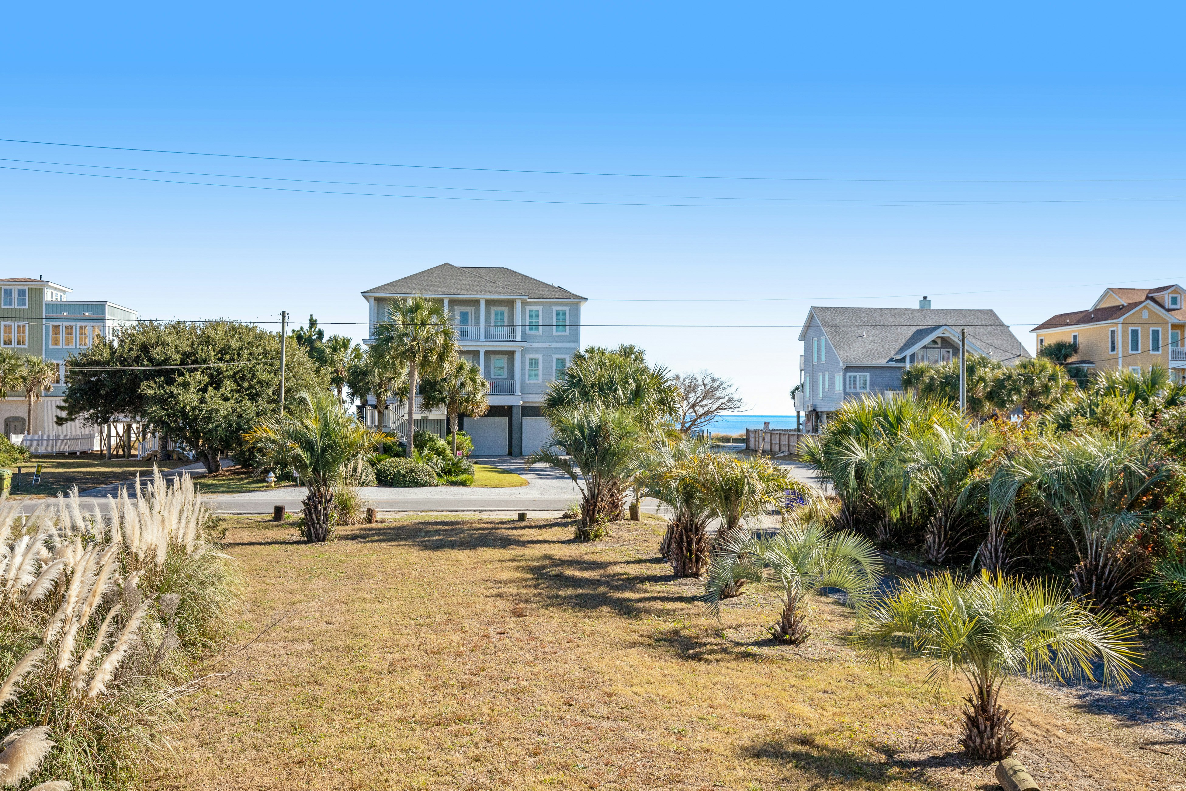 Inviting house w/free WiFi, private washer/dryer, cable & great location