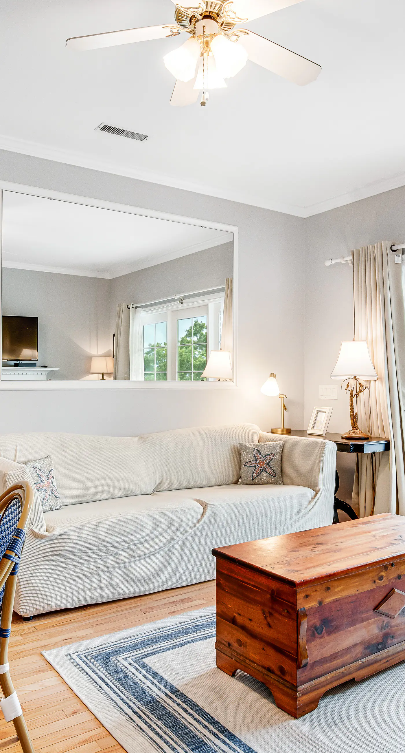 2nd-floor retreat with screened porch, shared pool, WiFi, central AC & elevator