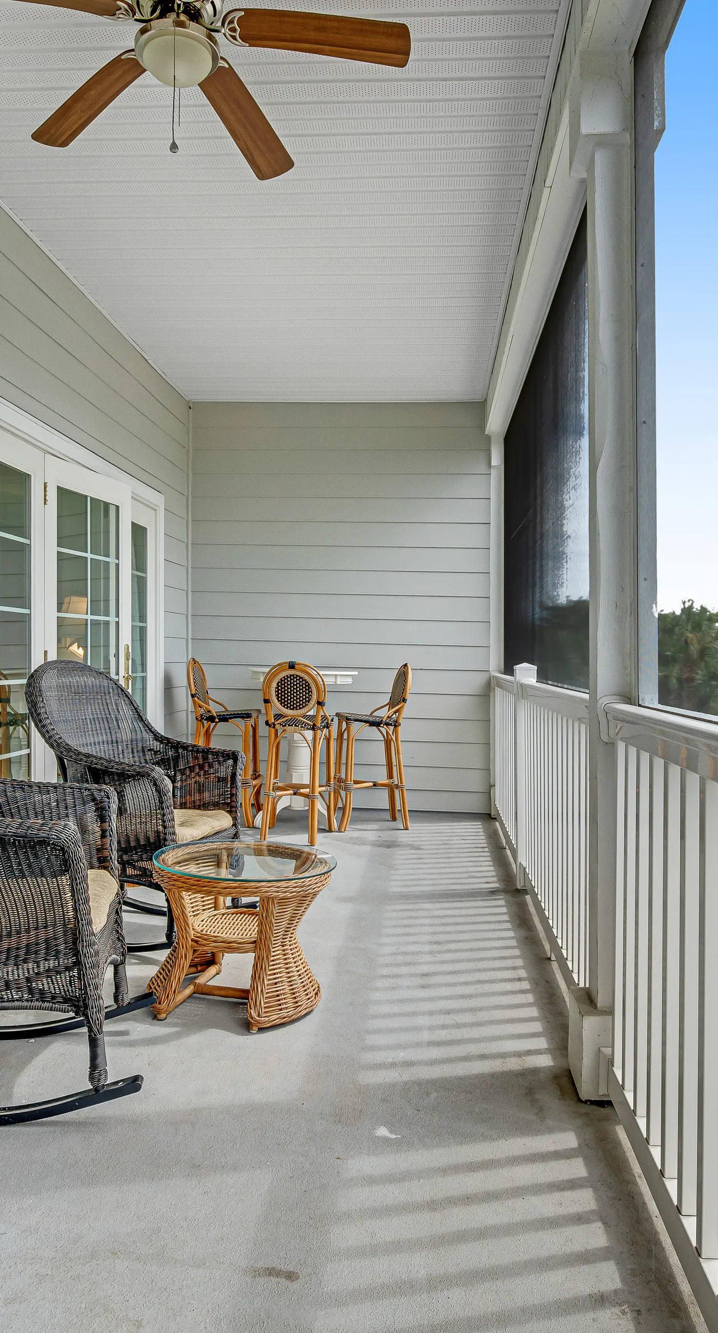 2nd-floor retreat with screened porch, shared pool, WiFi, central AC & elevator