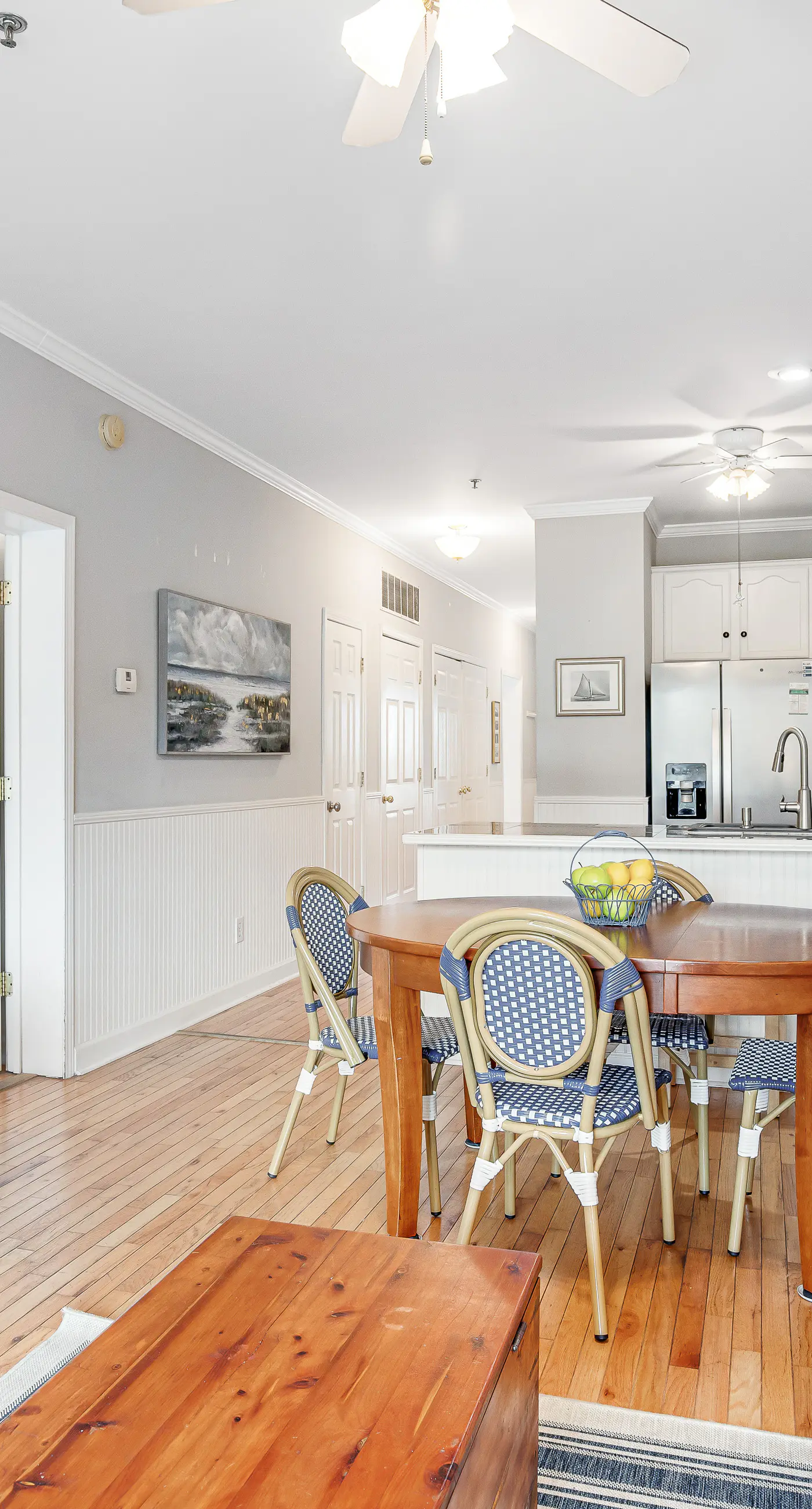 2nd-floor retreat with screened porch, shared pool, WiFi, central AC & elevator