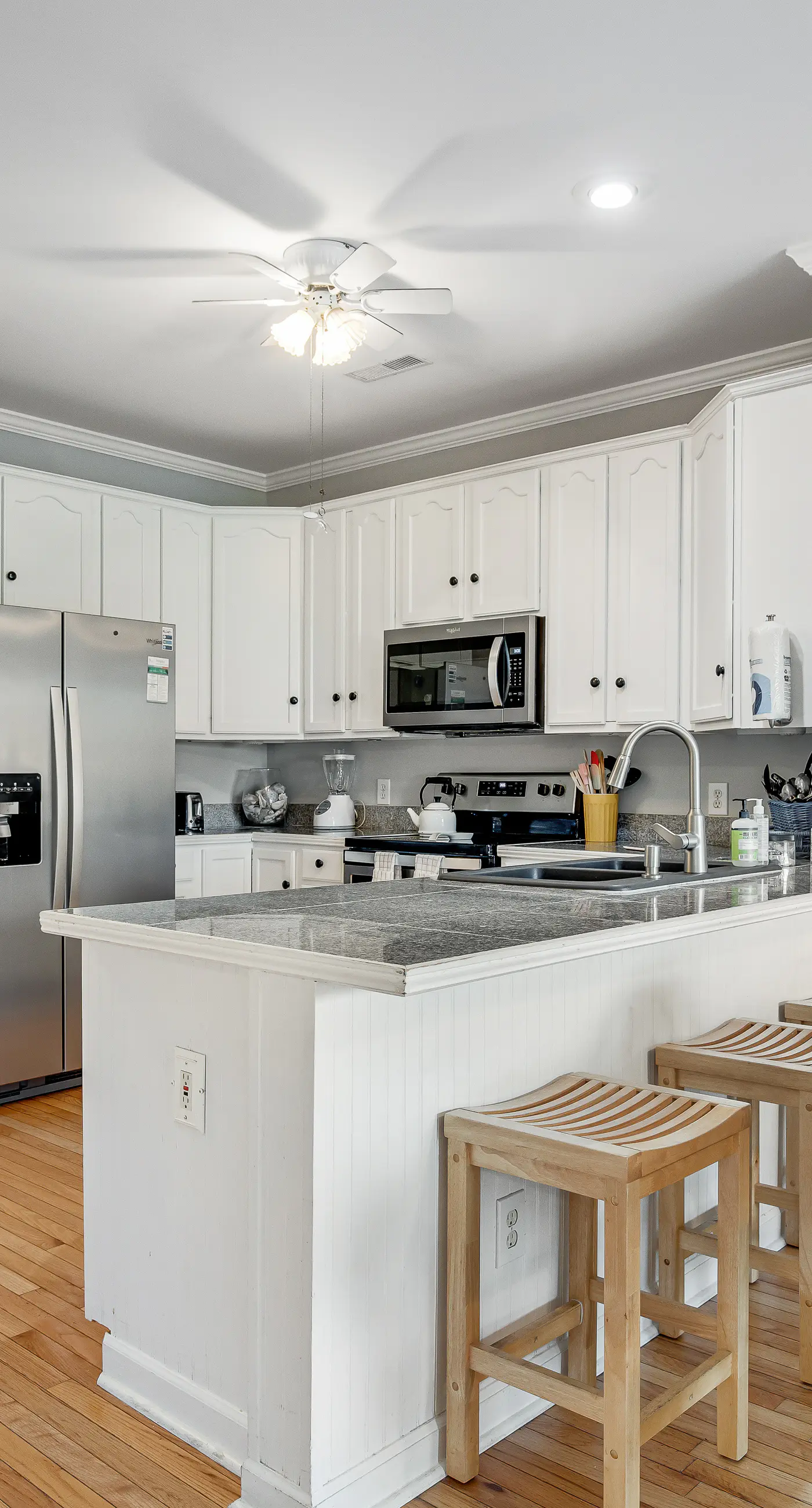 2nd-floor retreat with screened porch, shared pool, WiFi, central AC & elevator
