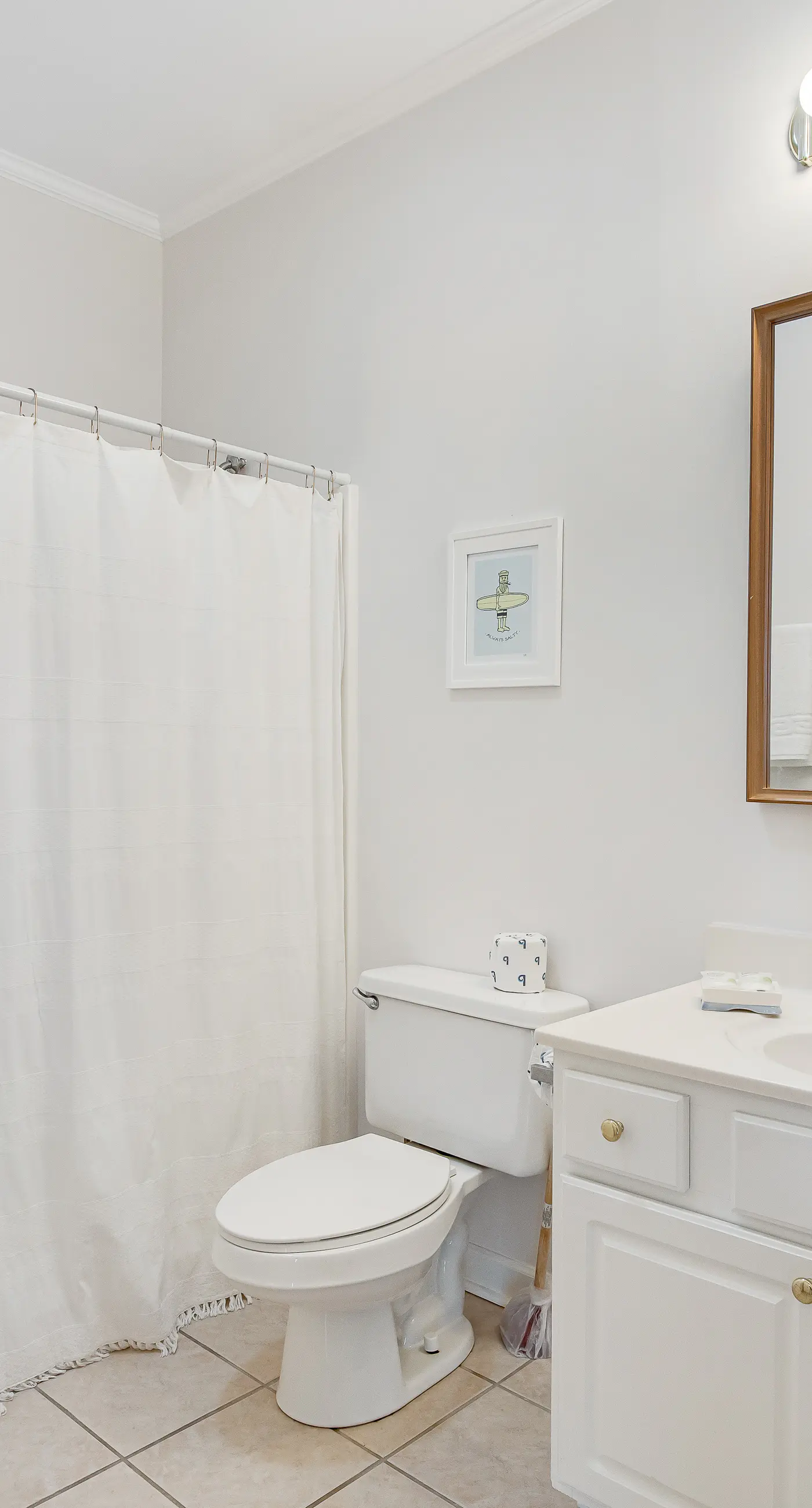 2nd-floor retreat with screened porch, shared pool, WiFi, central AC & elevator
