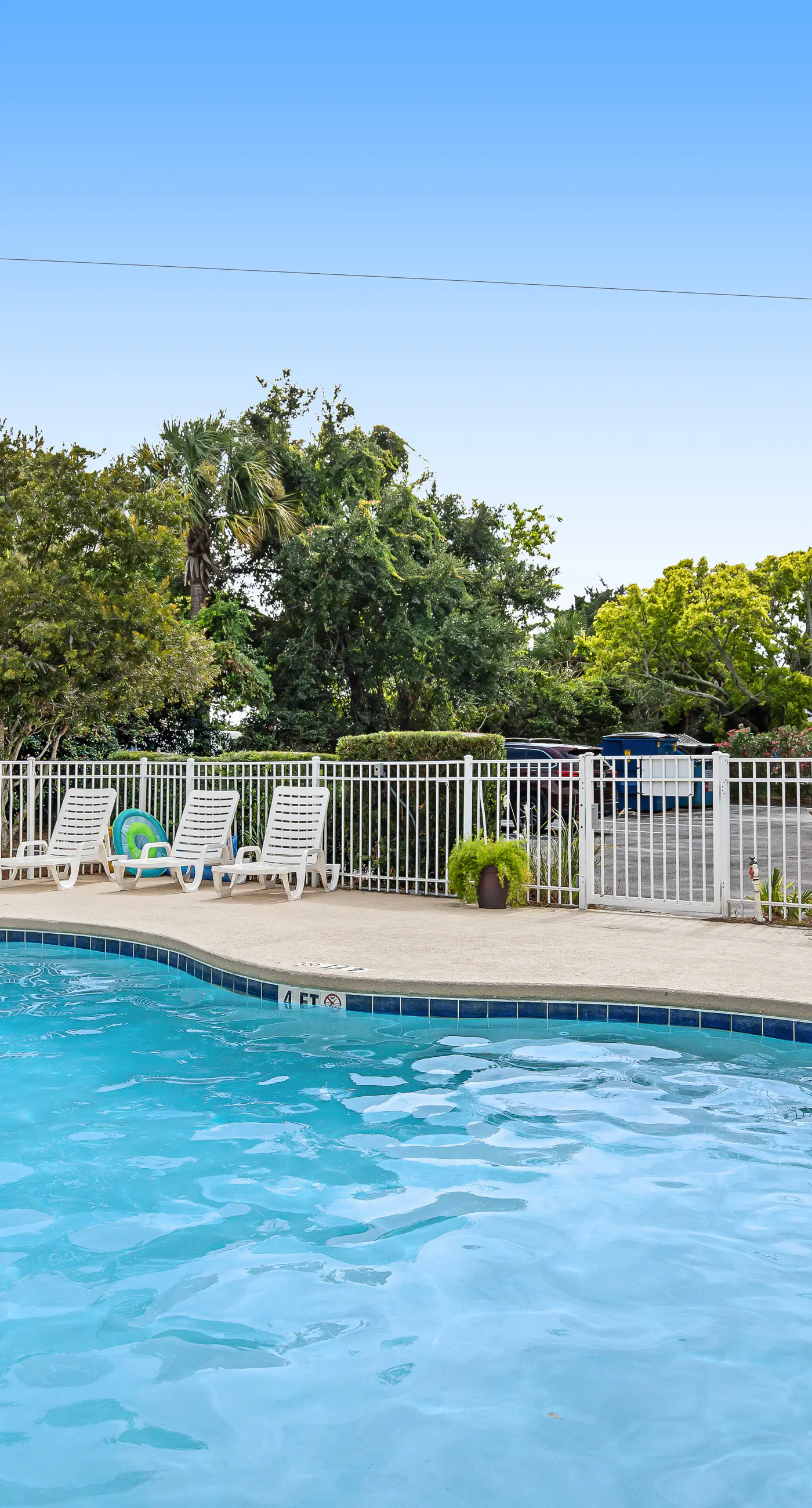 2nd-floor retreat with screened porch, shared pool, WiFi, central AC & elevator
