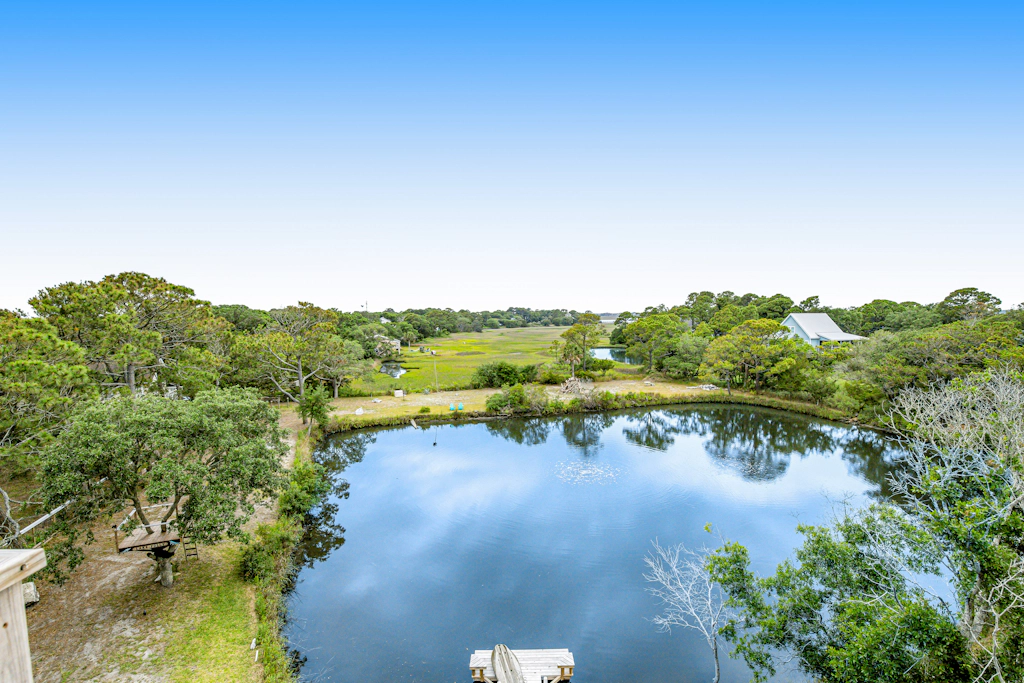 Fantastic coastal retreat with private dock, gas grill, two decks, & fast WiFi