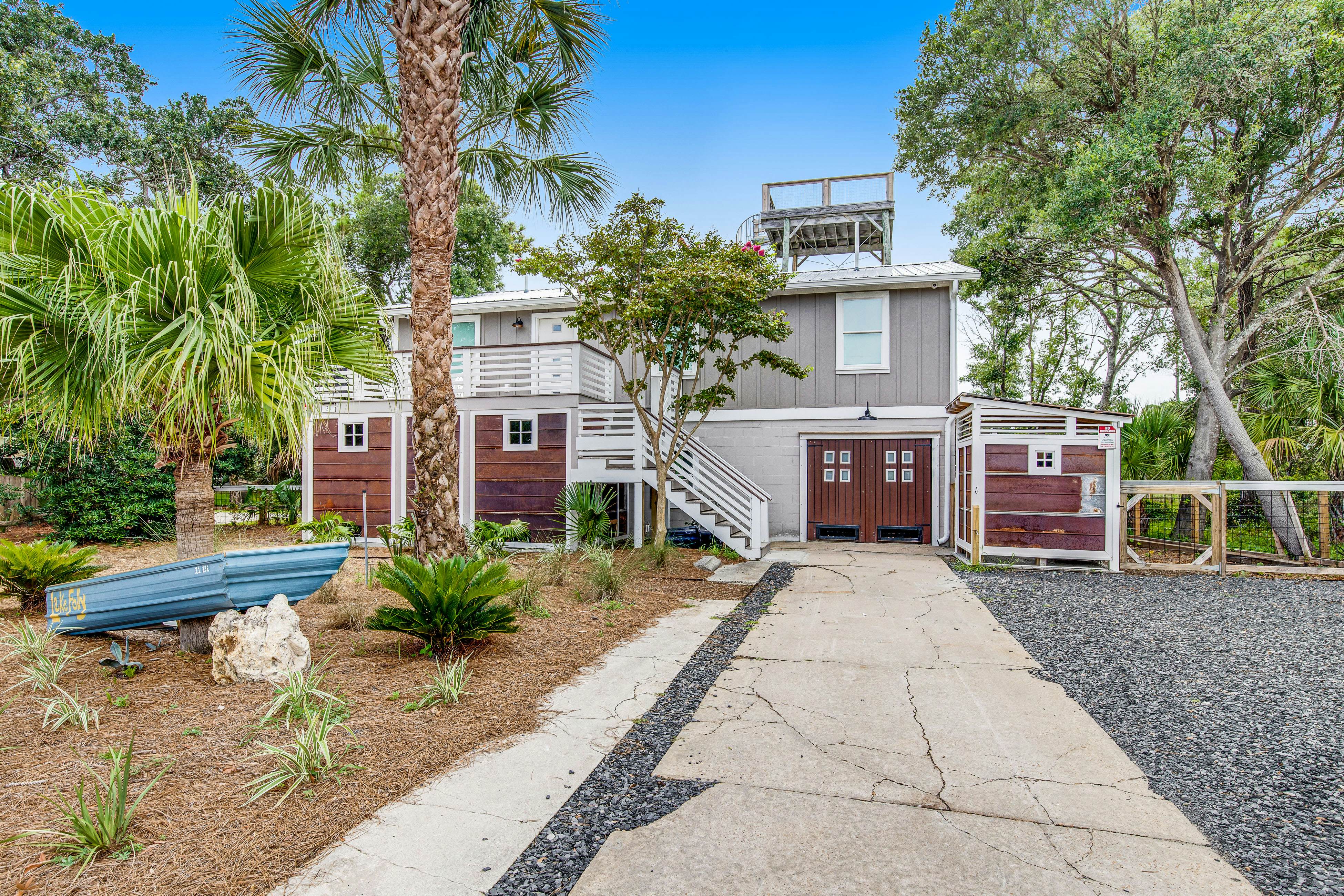 Fantastic coastal retreat with private dock, gas grill, two decks, & fast WiFi