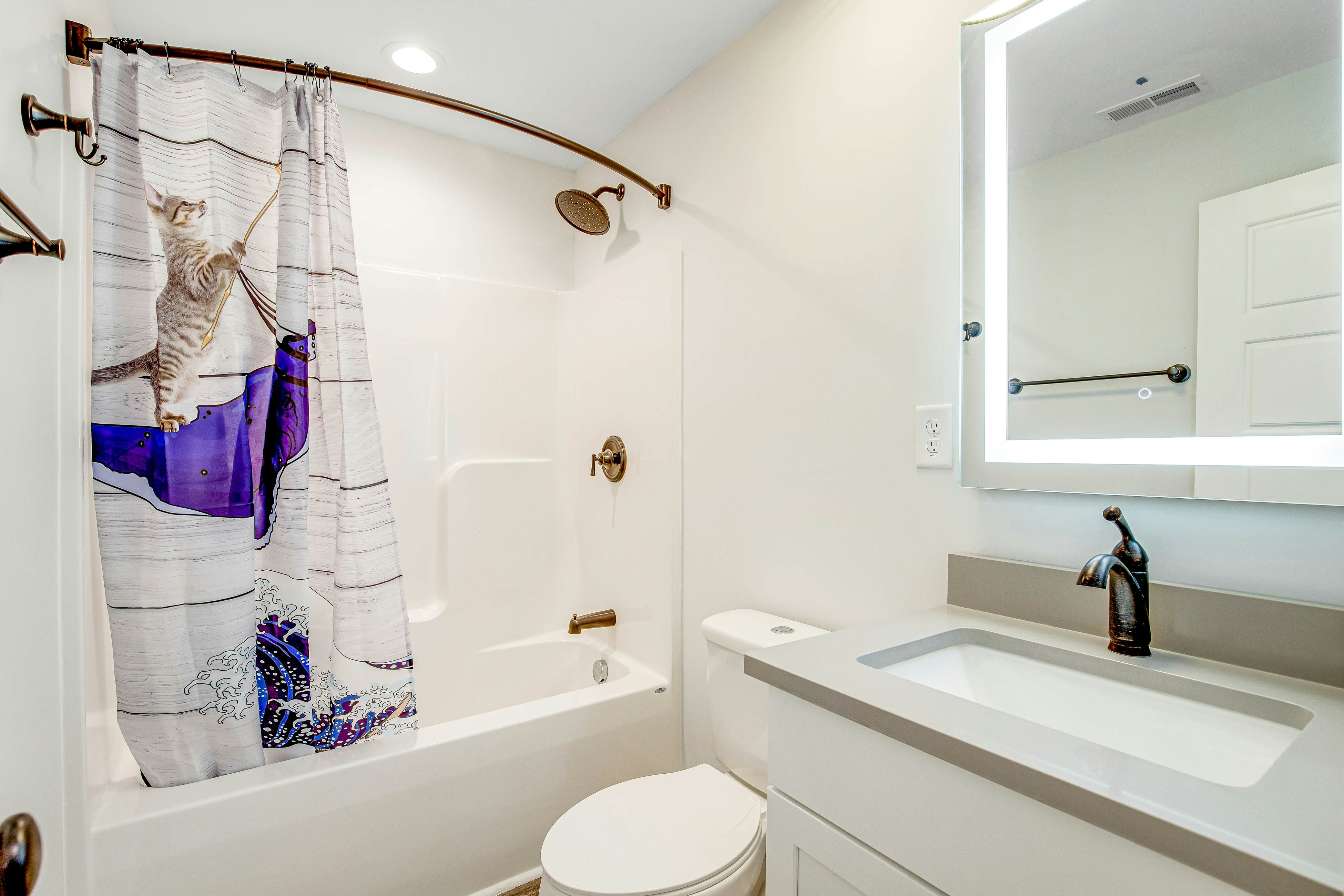 Fantastic coastal retreat with private dock, gas grill, two decks, & fast WiFi