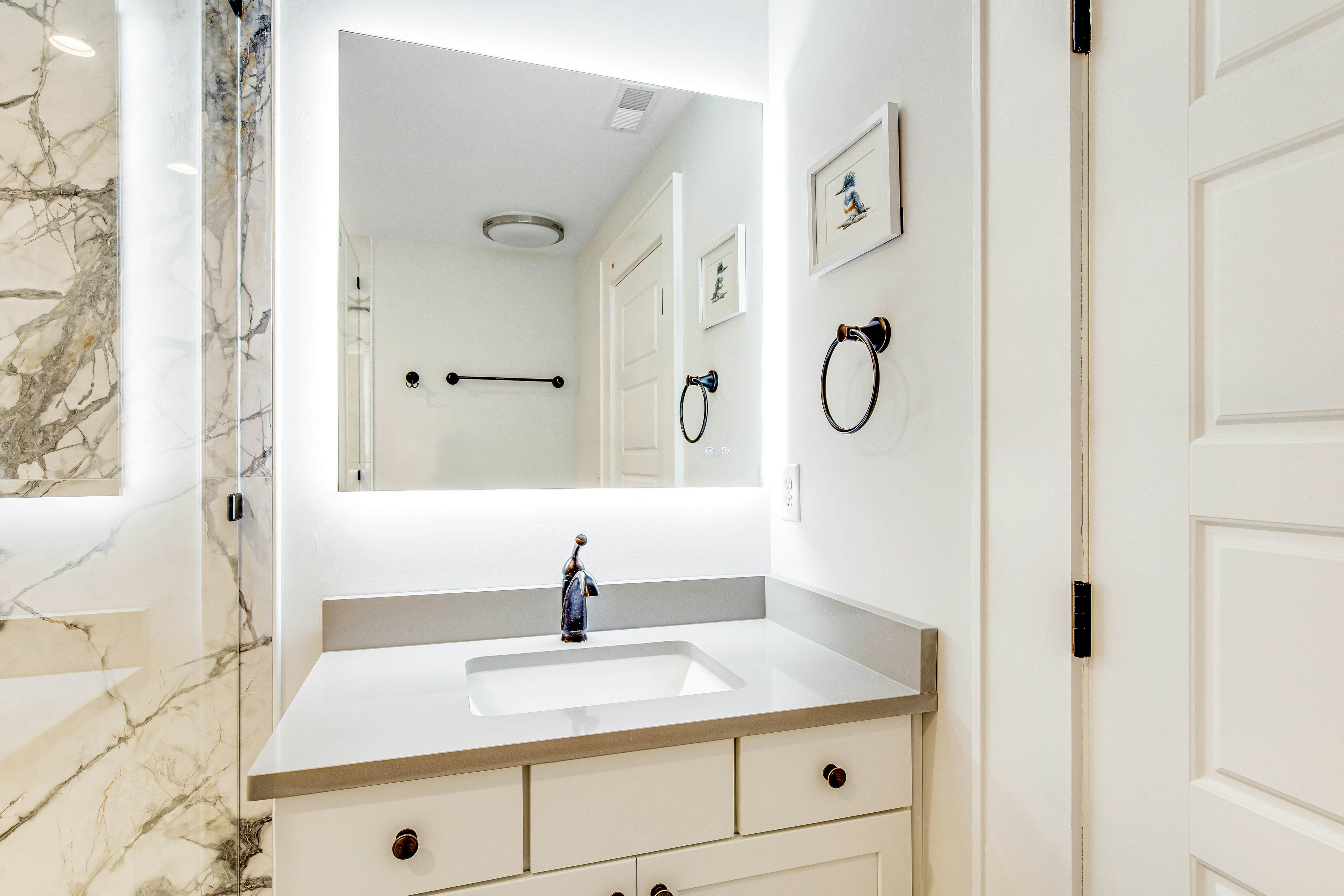 Fantastic coastal retreat with private dock, gas grill, two decks, & fast WiFi