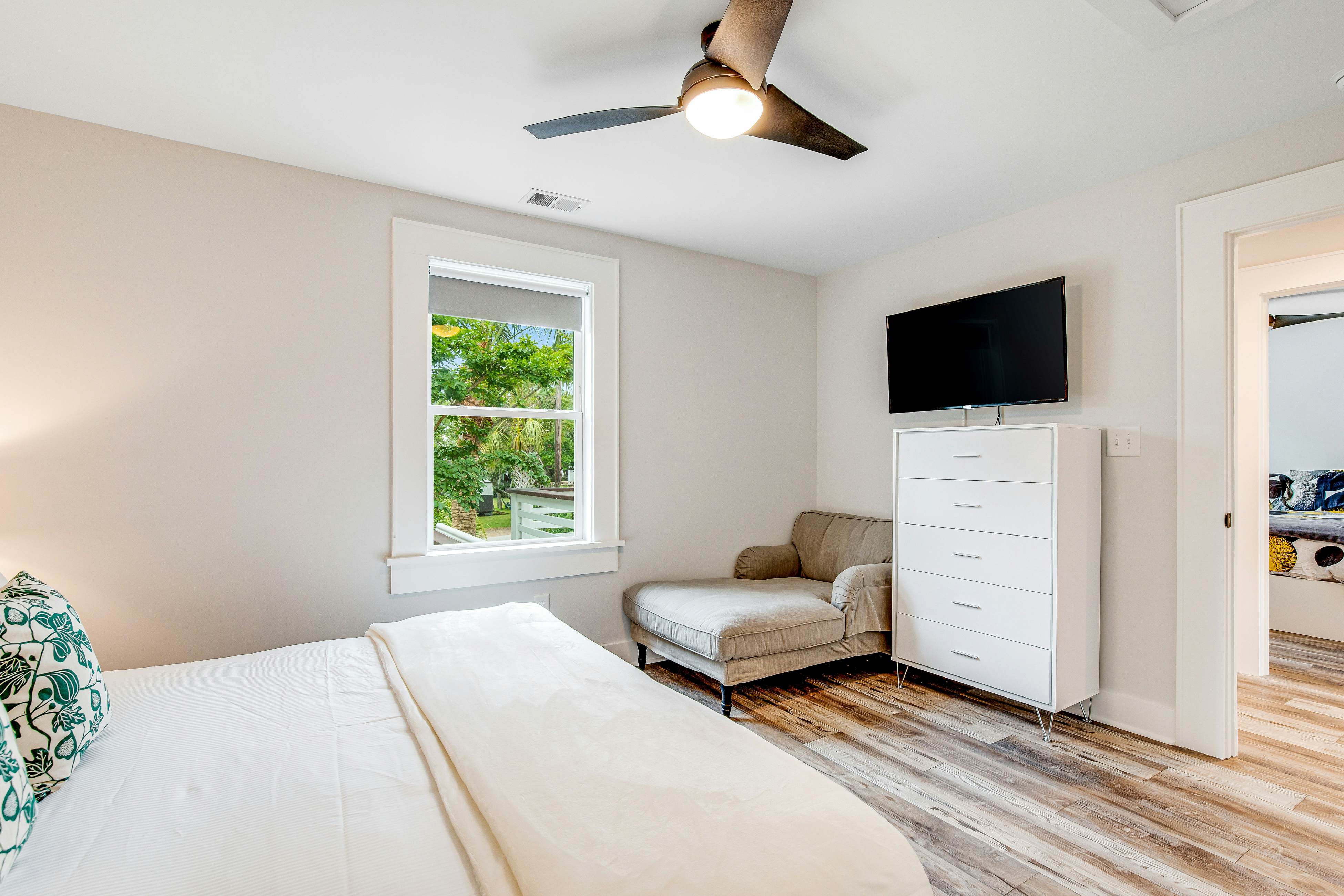 Fantastic coastal retreat with private dock, gas grill, two decks, & fast WiFi