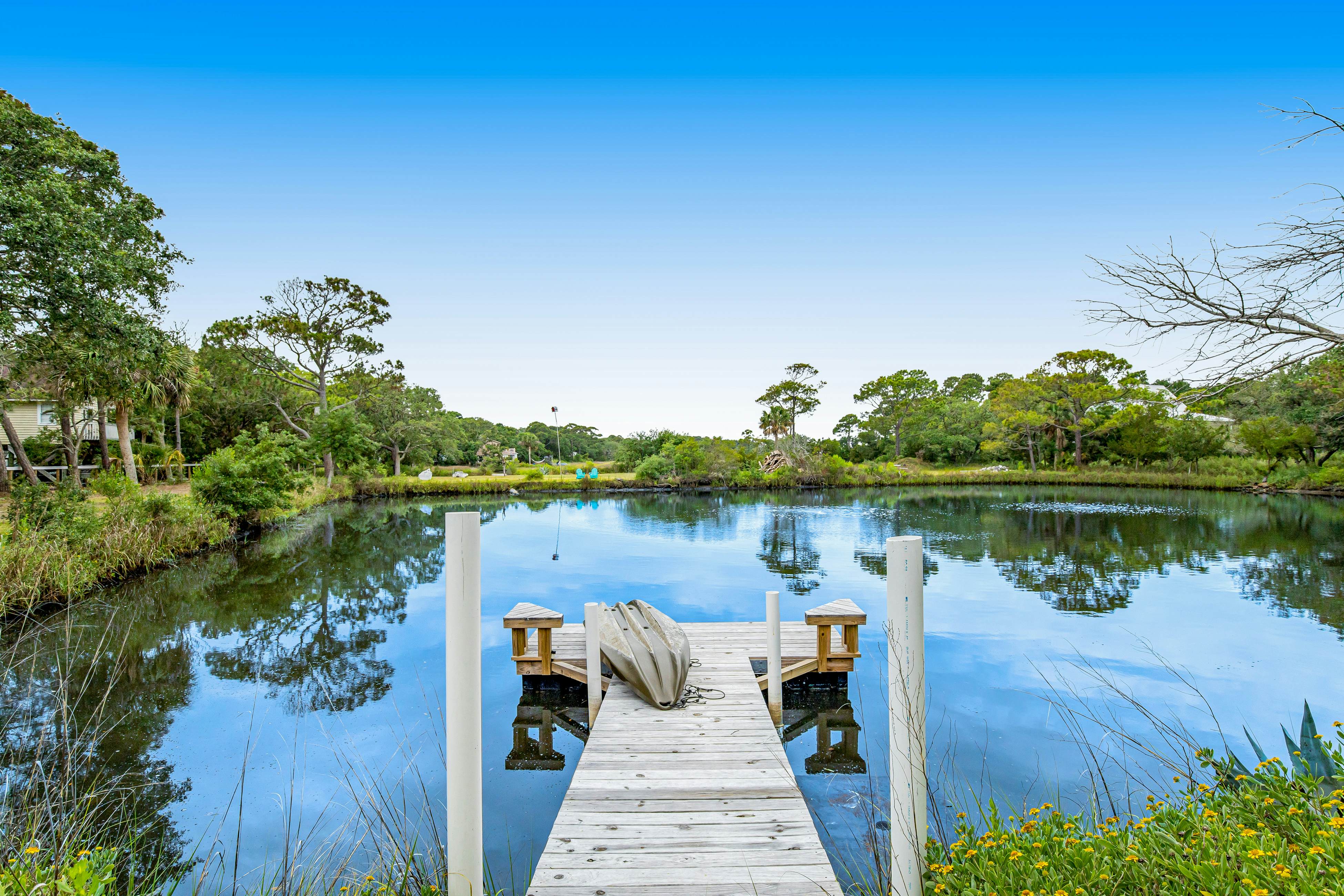 Fantastic coastal retreat with private dock, gas grill, two decks, & fast WiFi