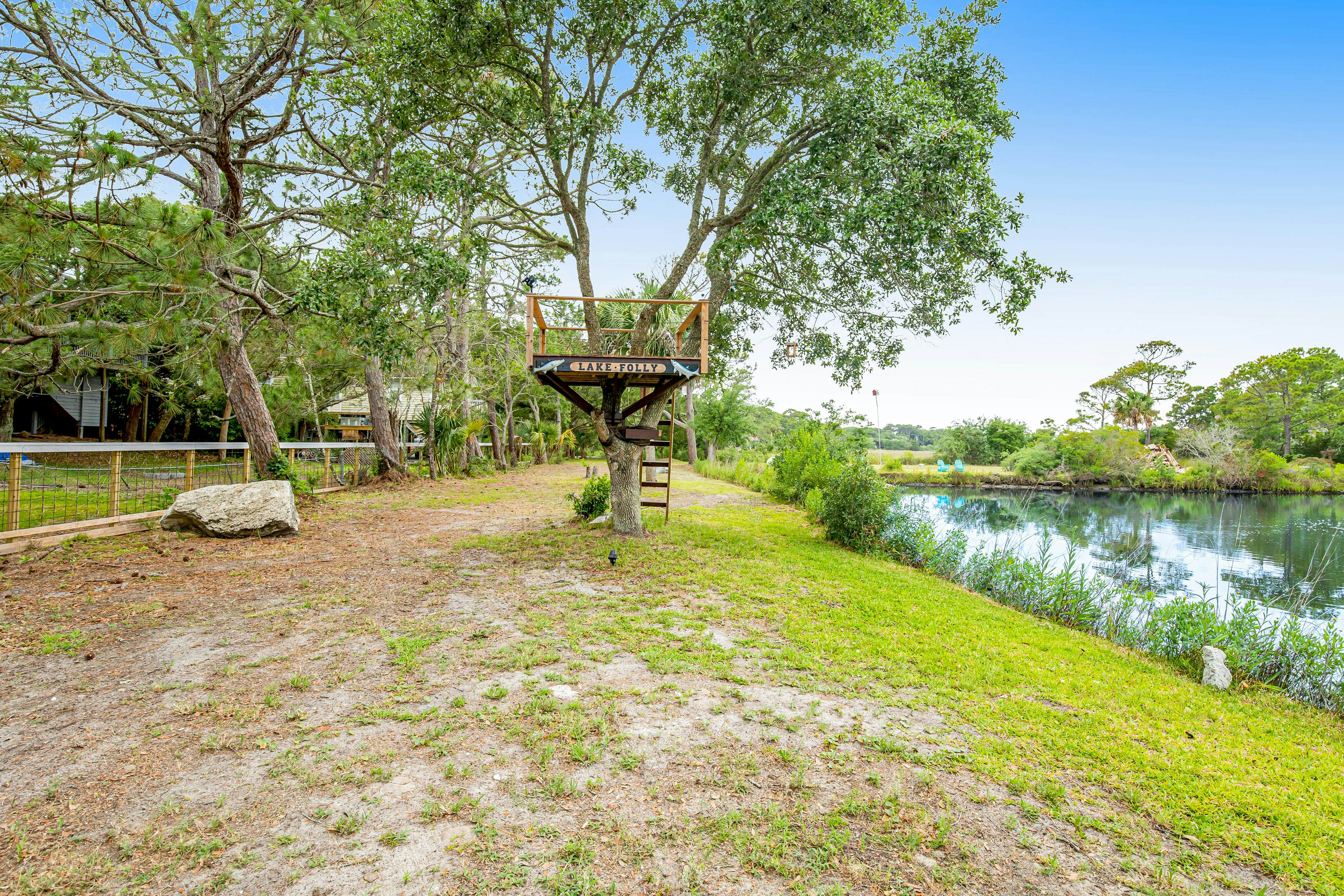 Fantastic coastal retreat with private dock, gas grill, two decks, & fast WiFi