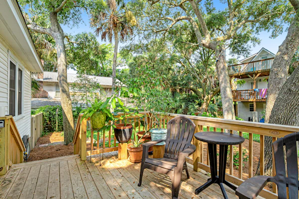 One Block to the Beach Cute Home w/ Deck, Garden Patio, Central AC & WiFi
