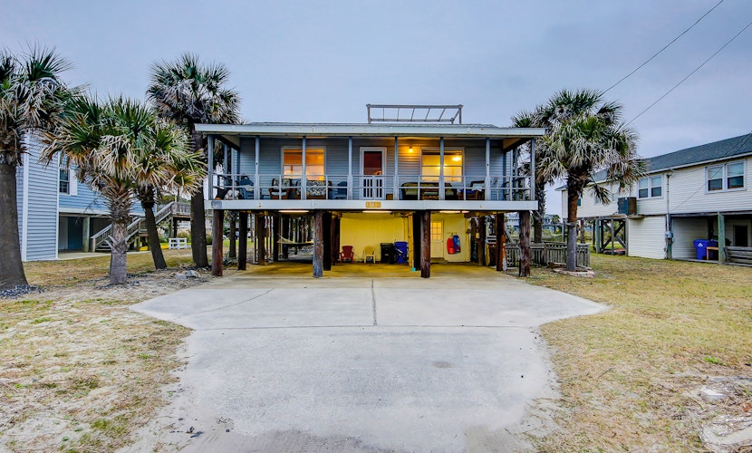Beach Across the Street Ocean View Home w/ Roof Deck, Porch, AC - Dogs OK