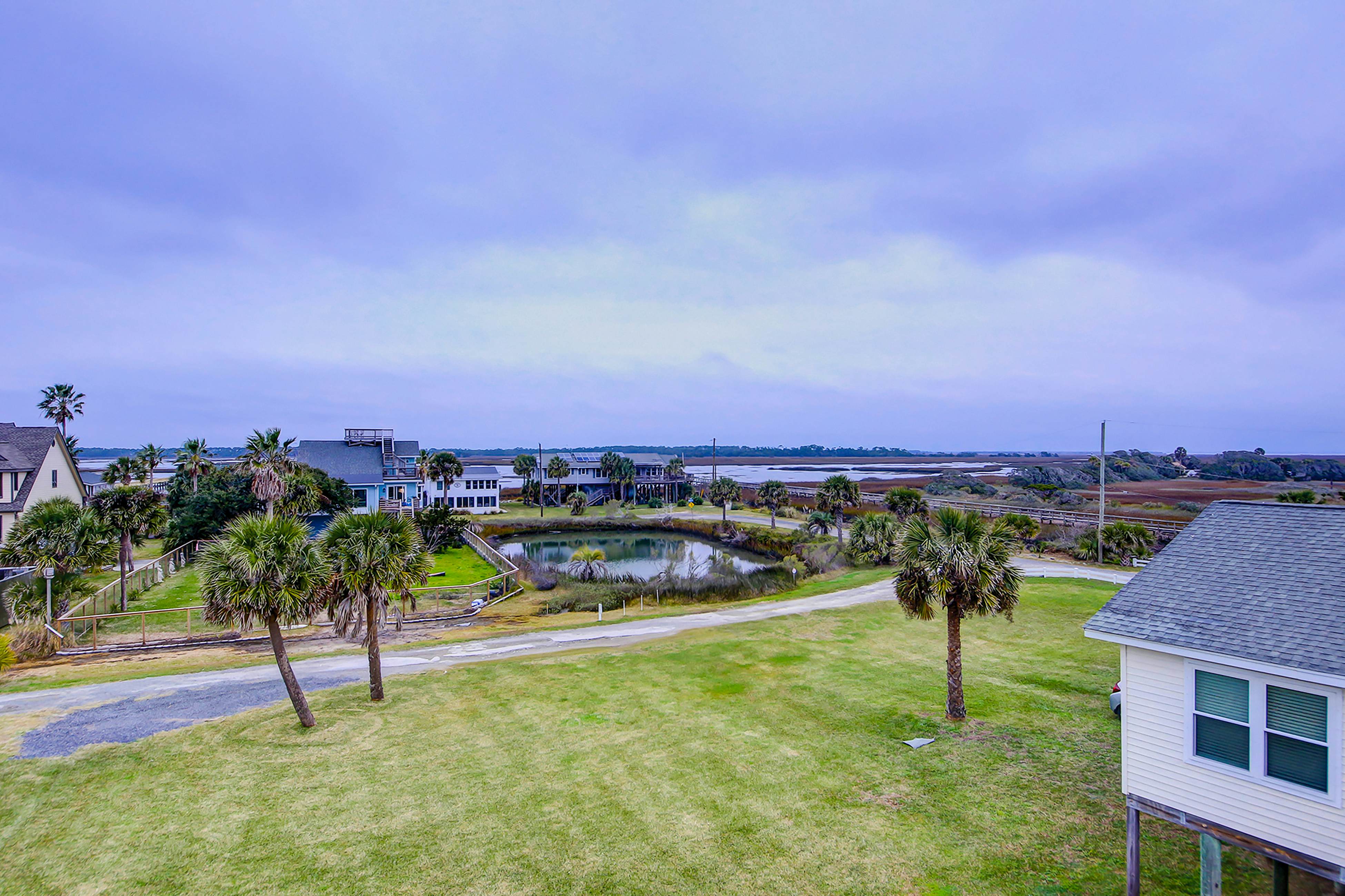Beach Across the Street Ocean View Home w/ Roof Deck, Porch, AC - Dogs OK