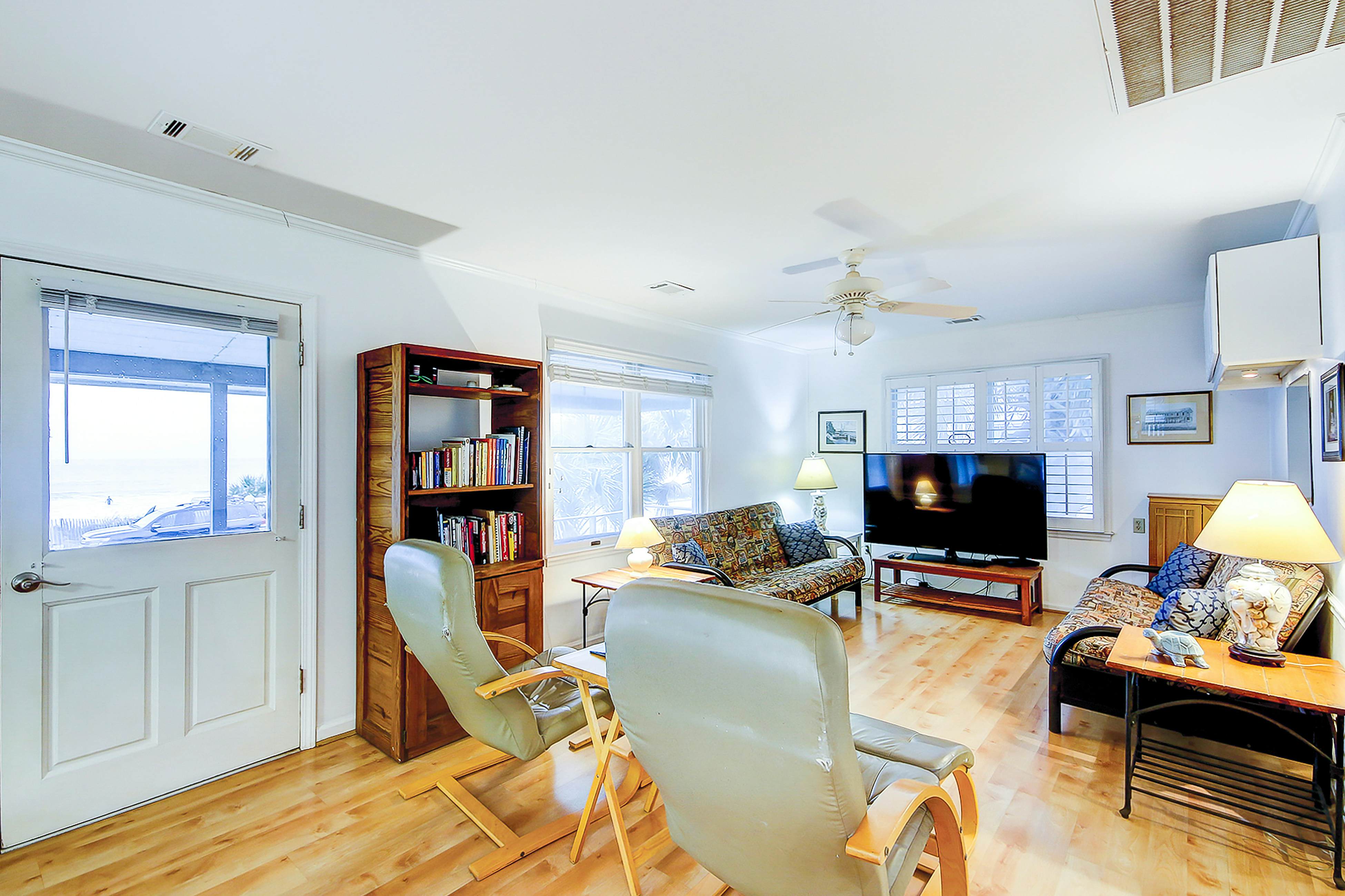 Beach Across the Street Ocean View Home w/ Roof Deck, Porch, AC - Dogs OK