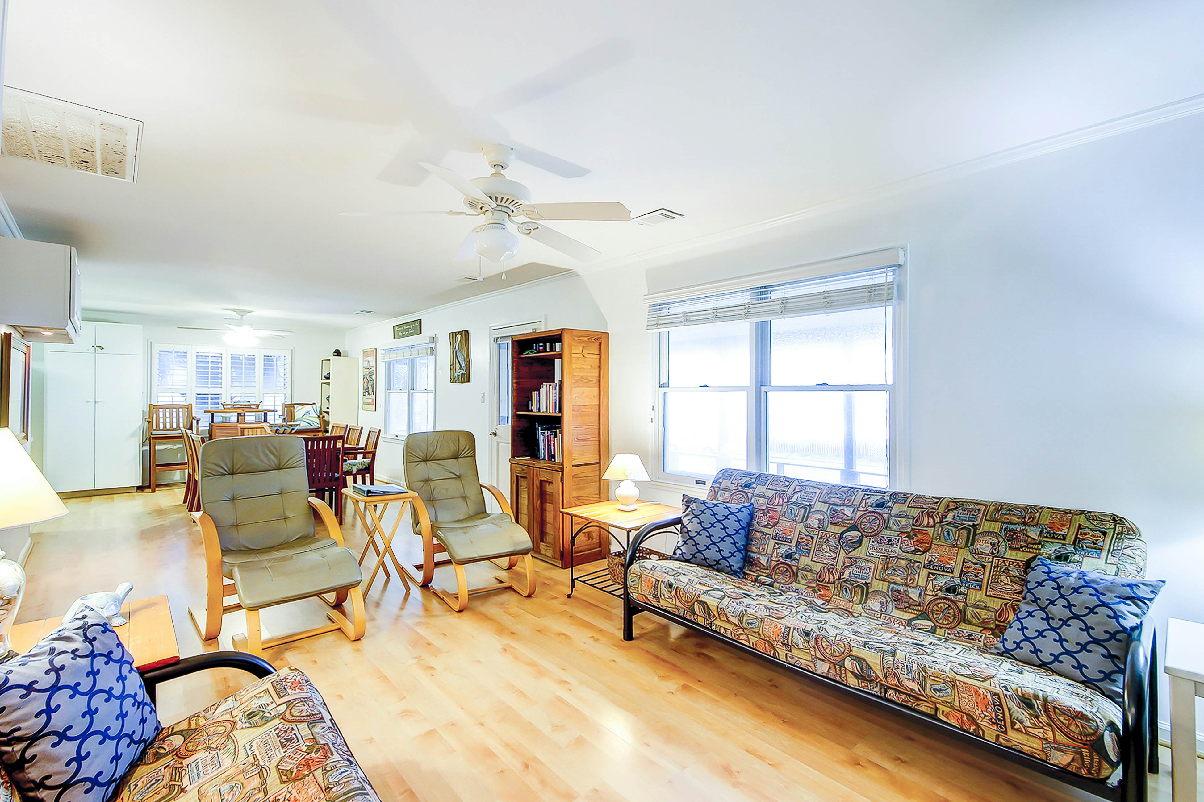 Beach Across the Street Ocean View Home w/ Roof Deck, Porch, AC - Dogs OK