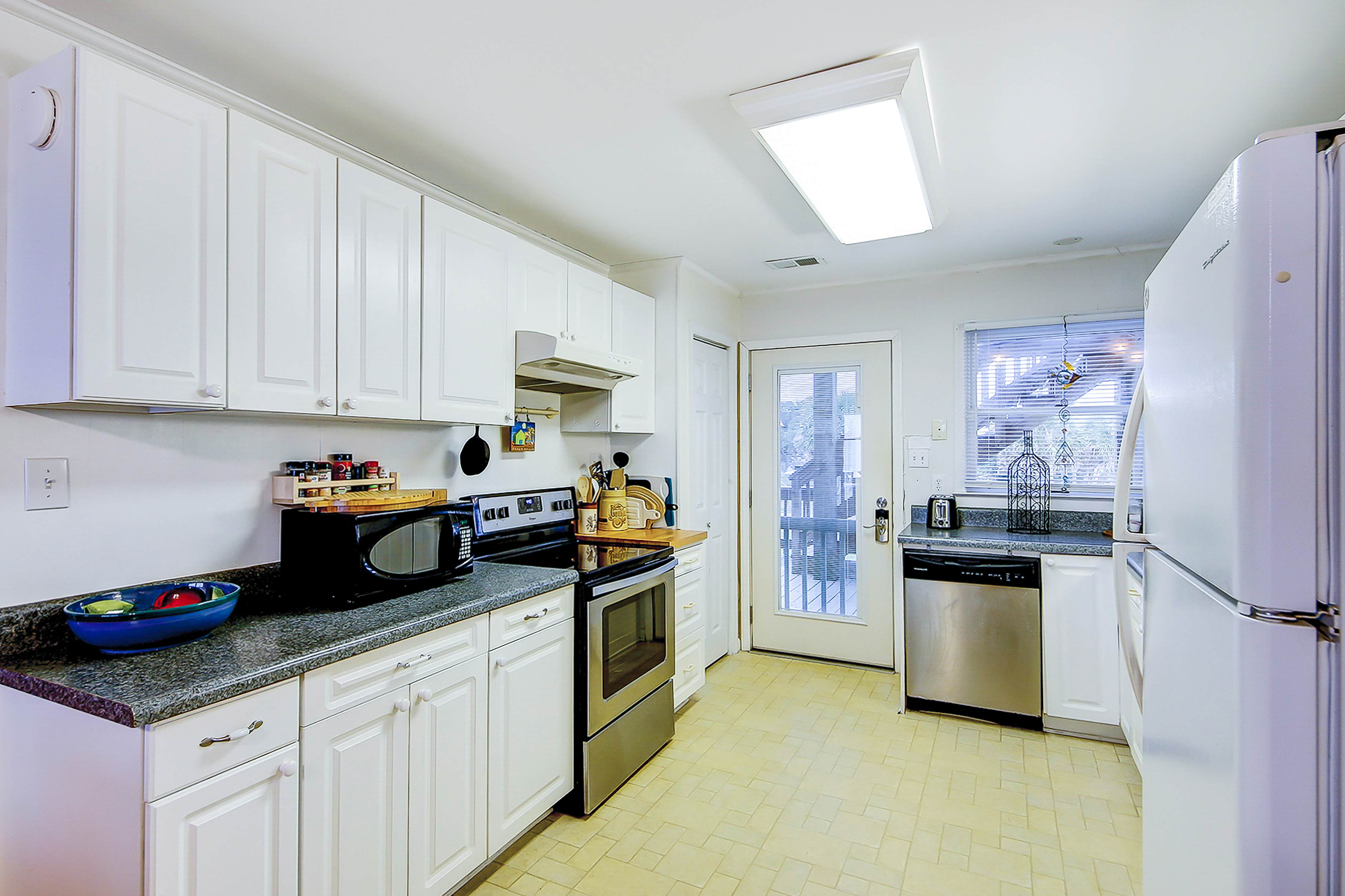 Beach Across the Street Ocean View Home w/ Roof Deck, Porch, AC - Dogs OK