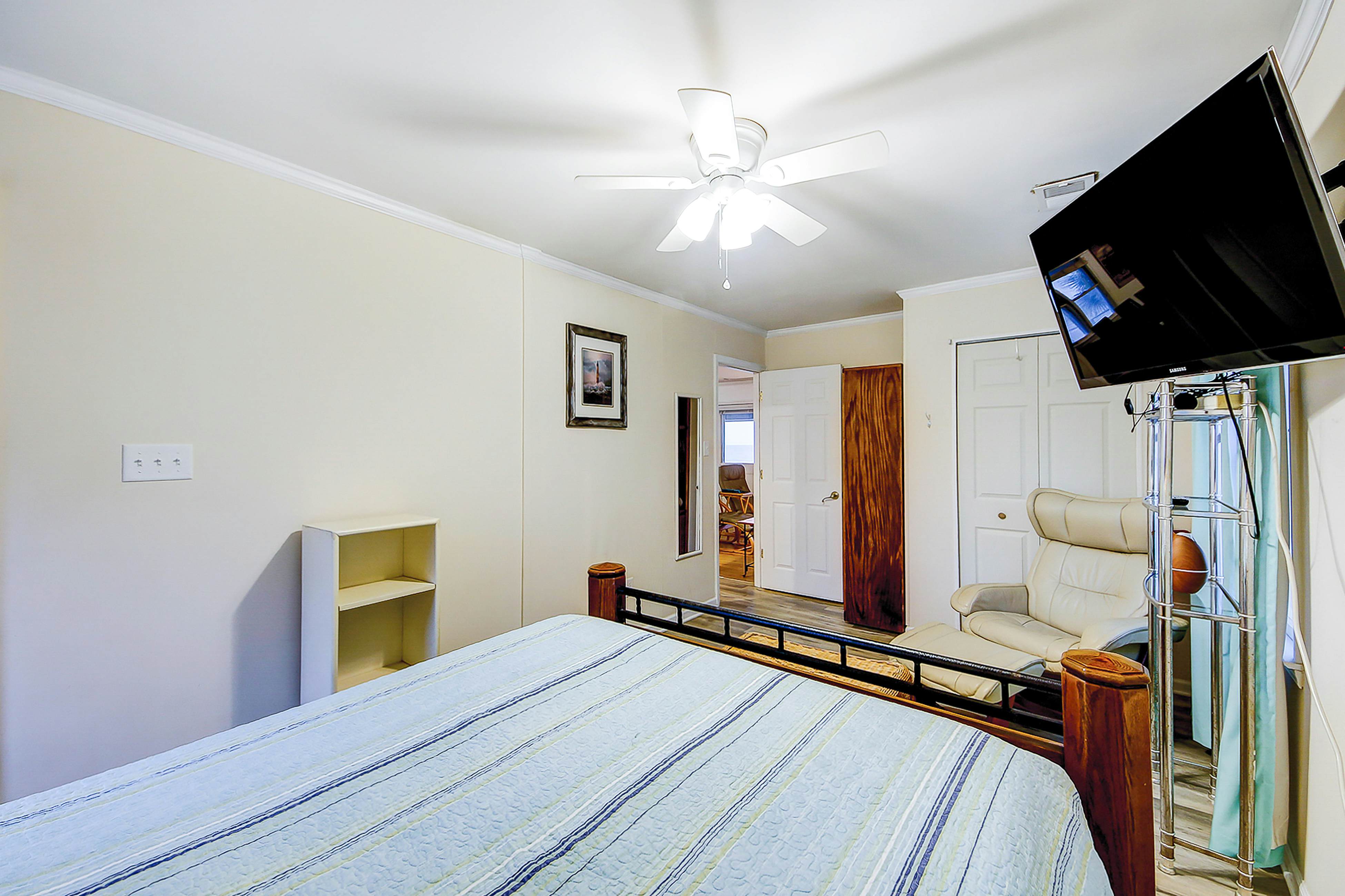 Beach Across the Street Ocean View Home w/ Roof Deck, Porch, AC - Dogs OK