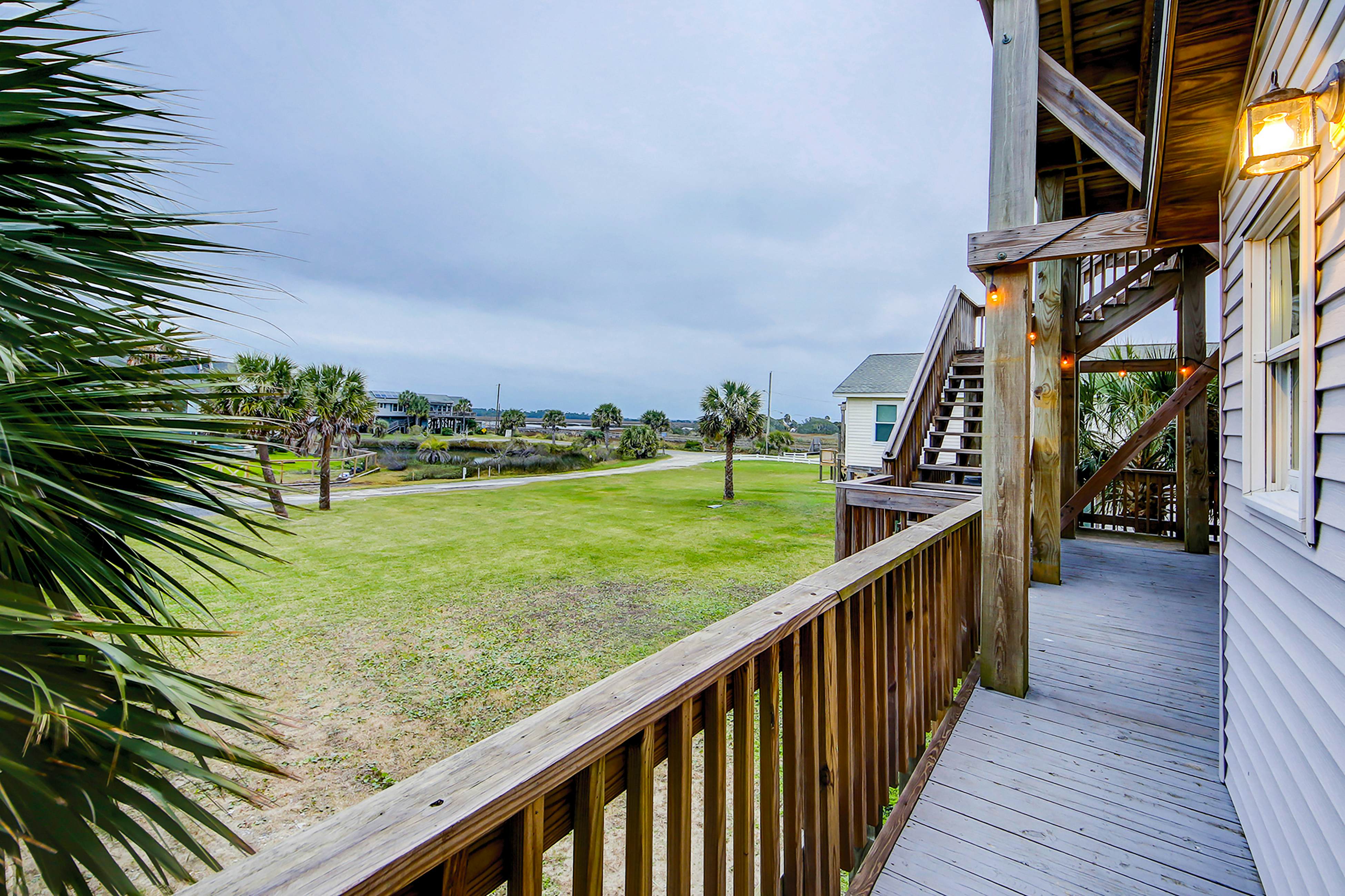 Beach Across the Street Ocean View Home w/ Roof Deck, Porch, AC - Dogs OK