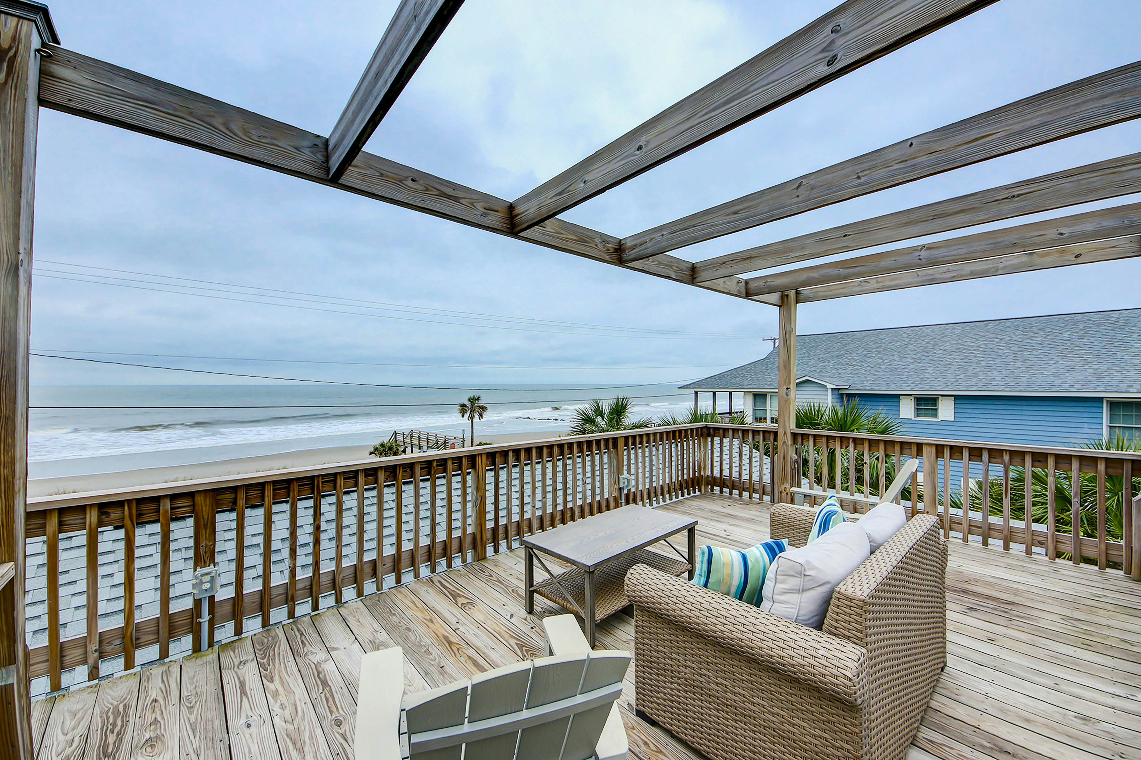Beach Across the Street Ocean View Home w/ Roof Deck, Porch, AC - Dogs OK