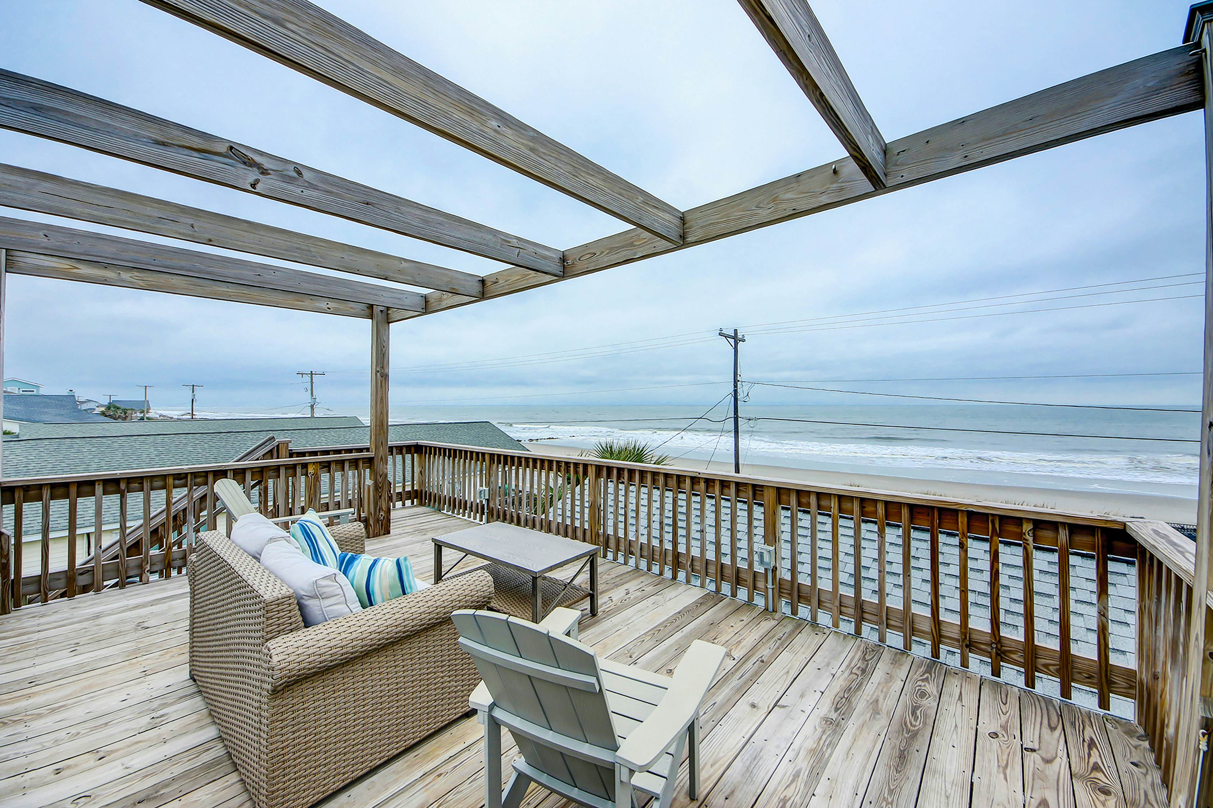 Beach Across the Street Ocean View Home w/ Roof Deck, Porch, AC - Dogs OK