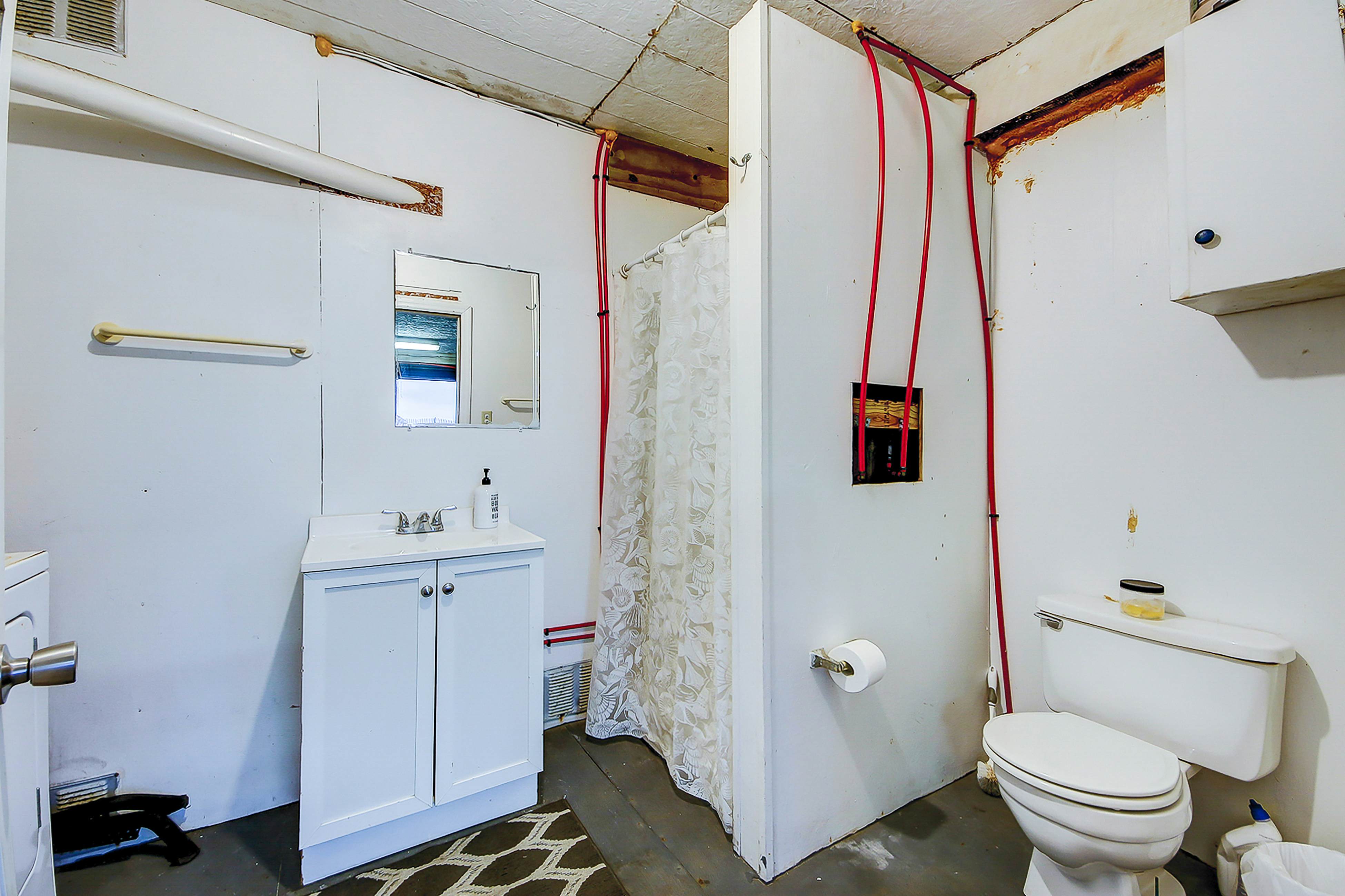 Beach Across the Street Ocean View Home w/ Roof Deck, Porch, AC - Dogs OK