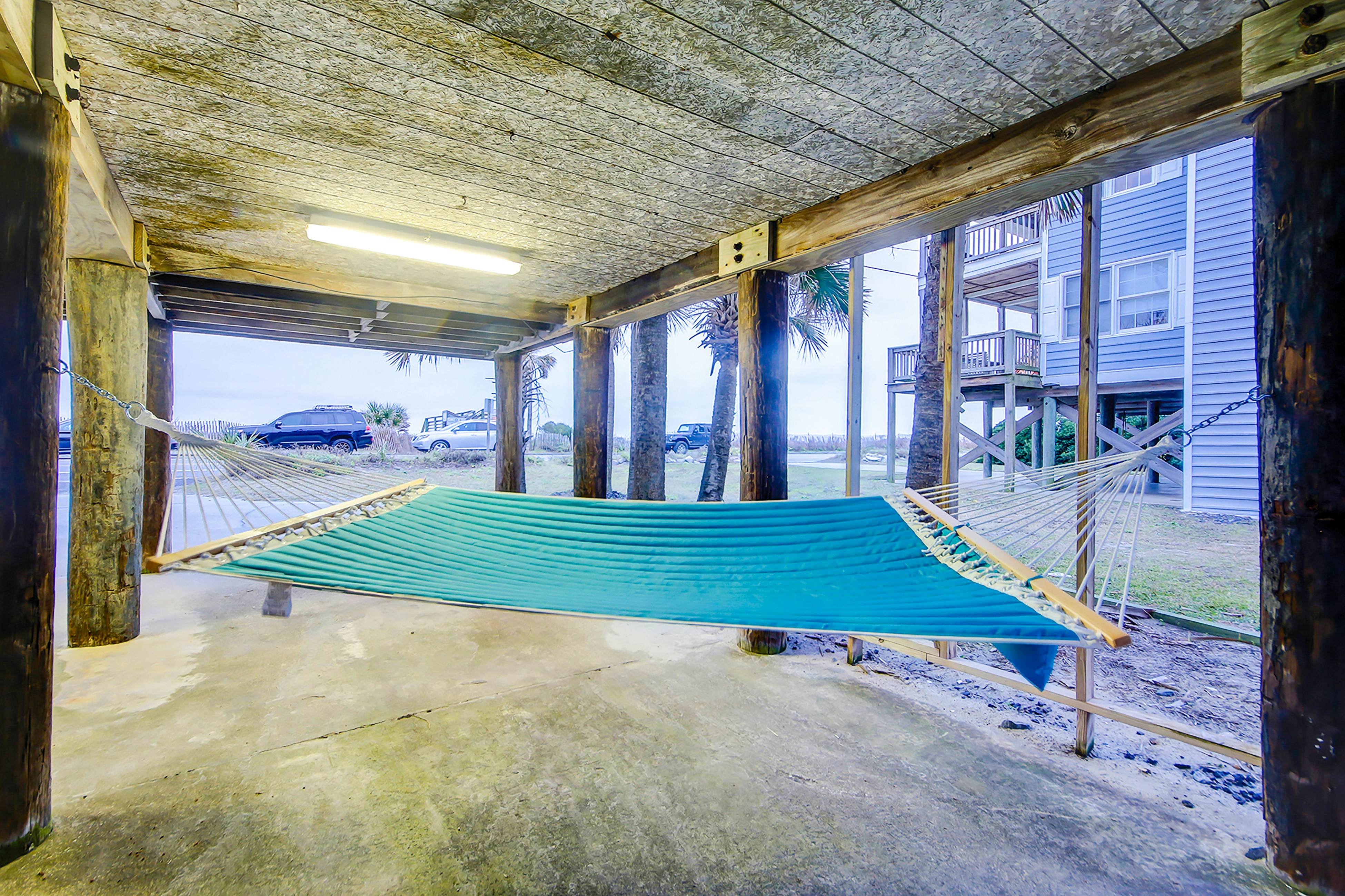 Beach Across the Street Ocean View Home w/ Roof Deck, Porch, AC - Dogs OK