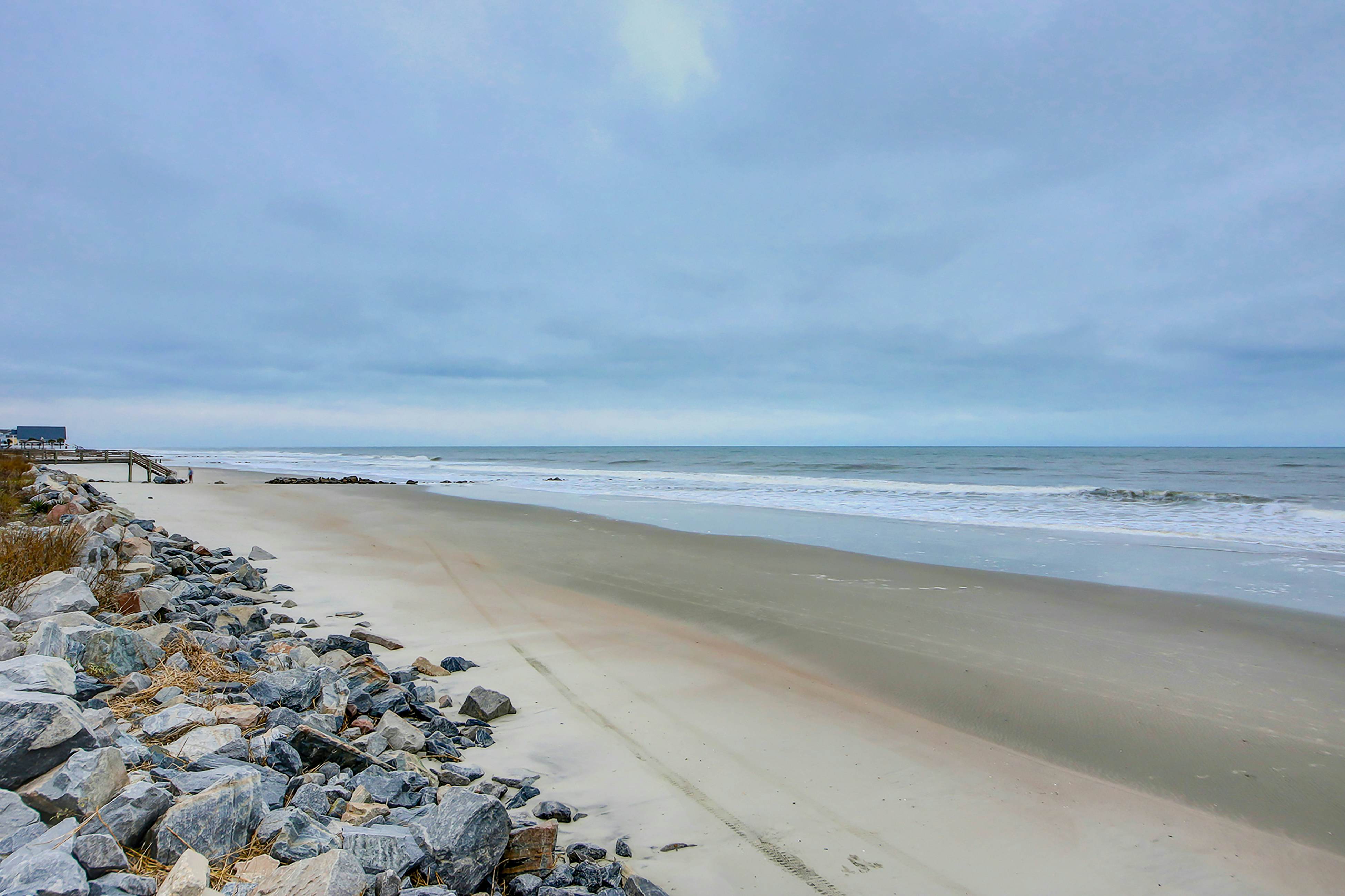 Beach Across the Street Ocean View Home w/ Roof Deck, Porch, AC - Dogs OK