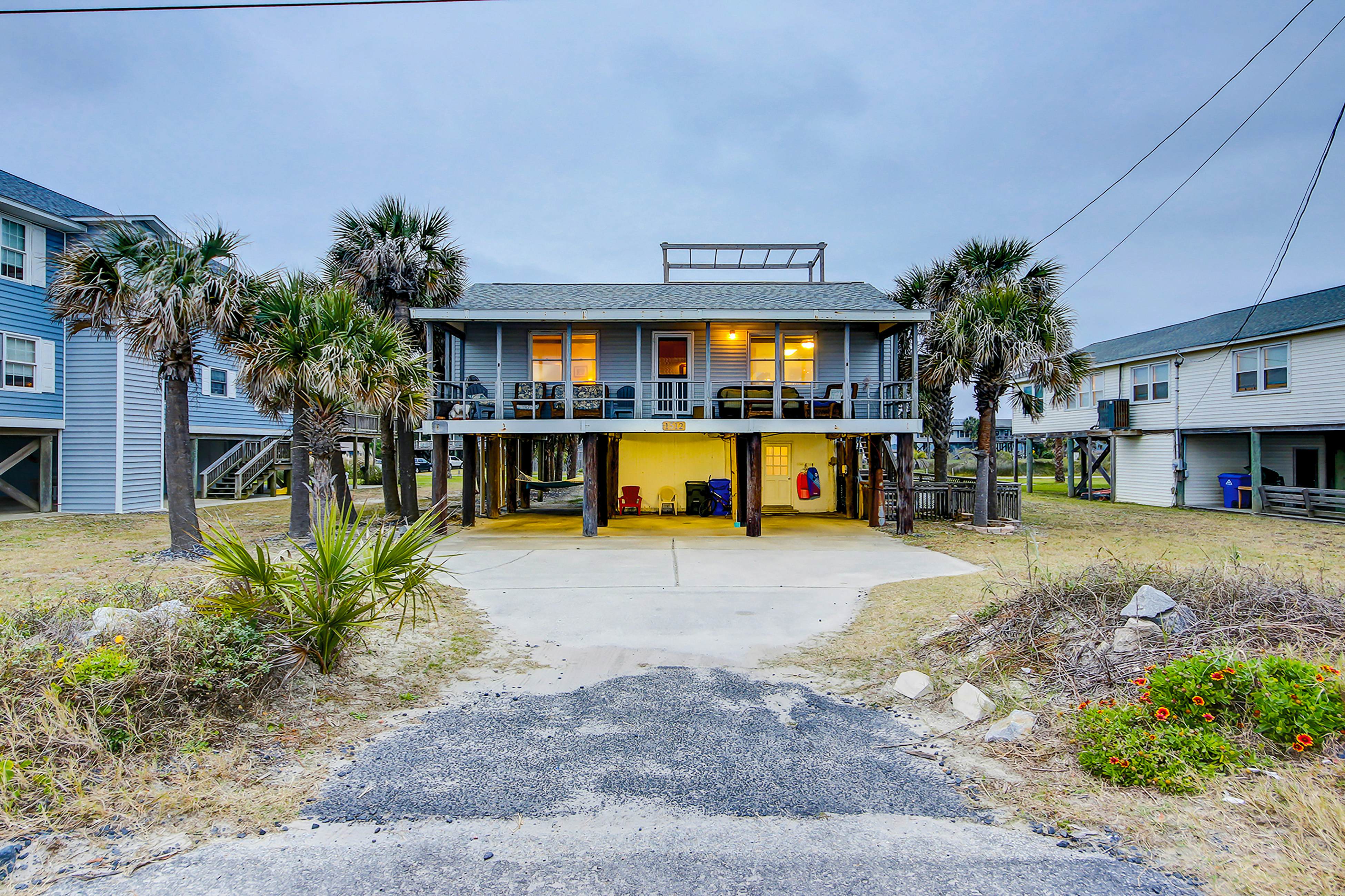 Beach Across the Street Ocean View Home w/ Roof Deck, Porch, AC - Dogs OK