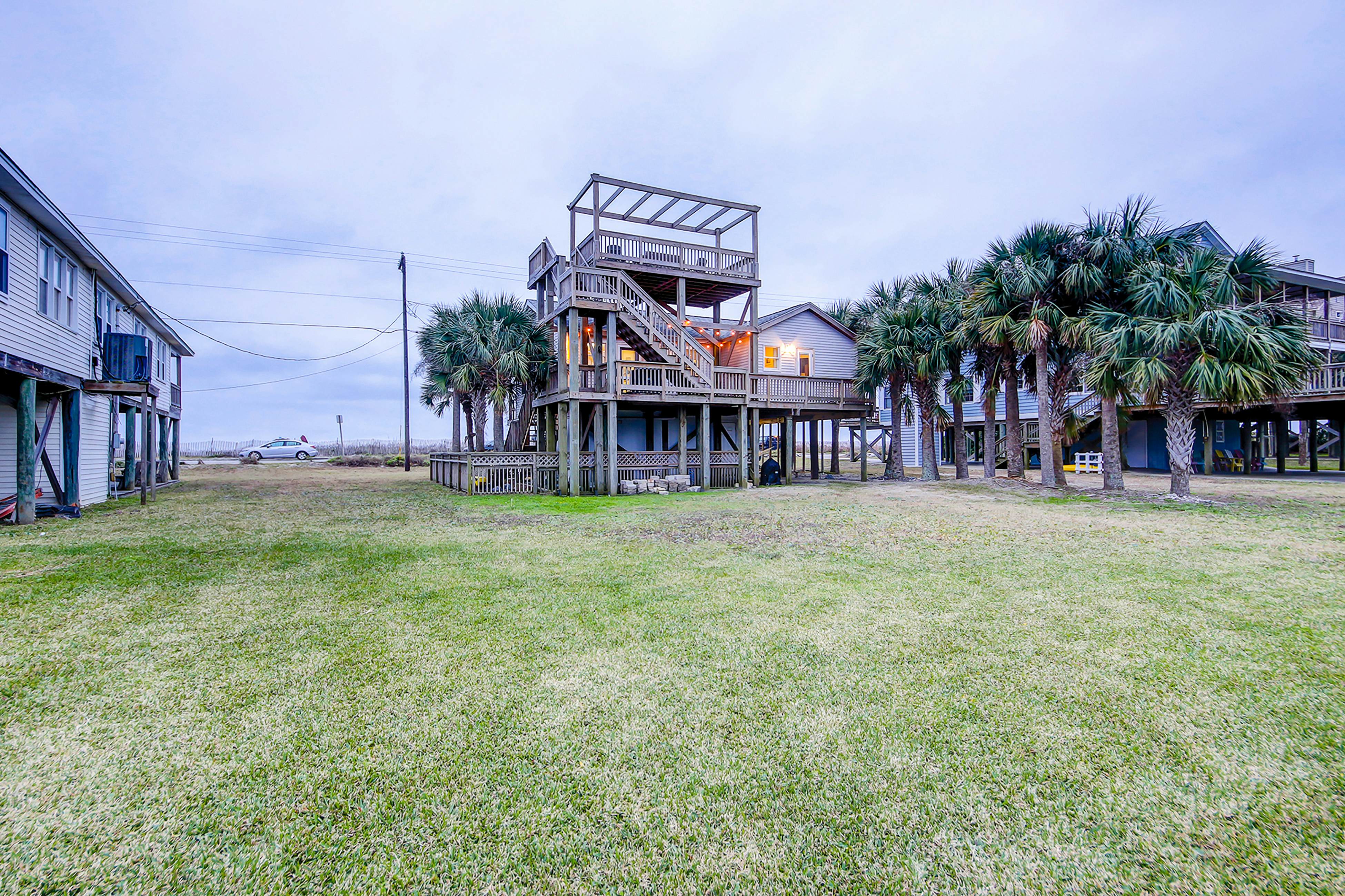 Beach Across the Street Ocean View Home w/ Roof Deck, Porch, AC - Dogs OK