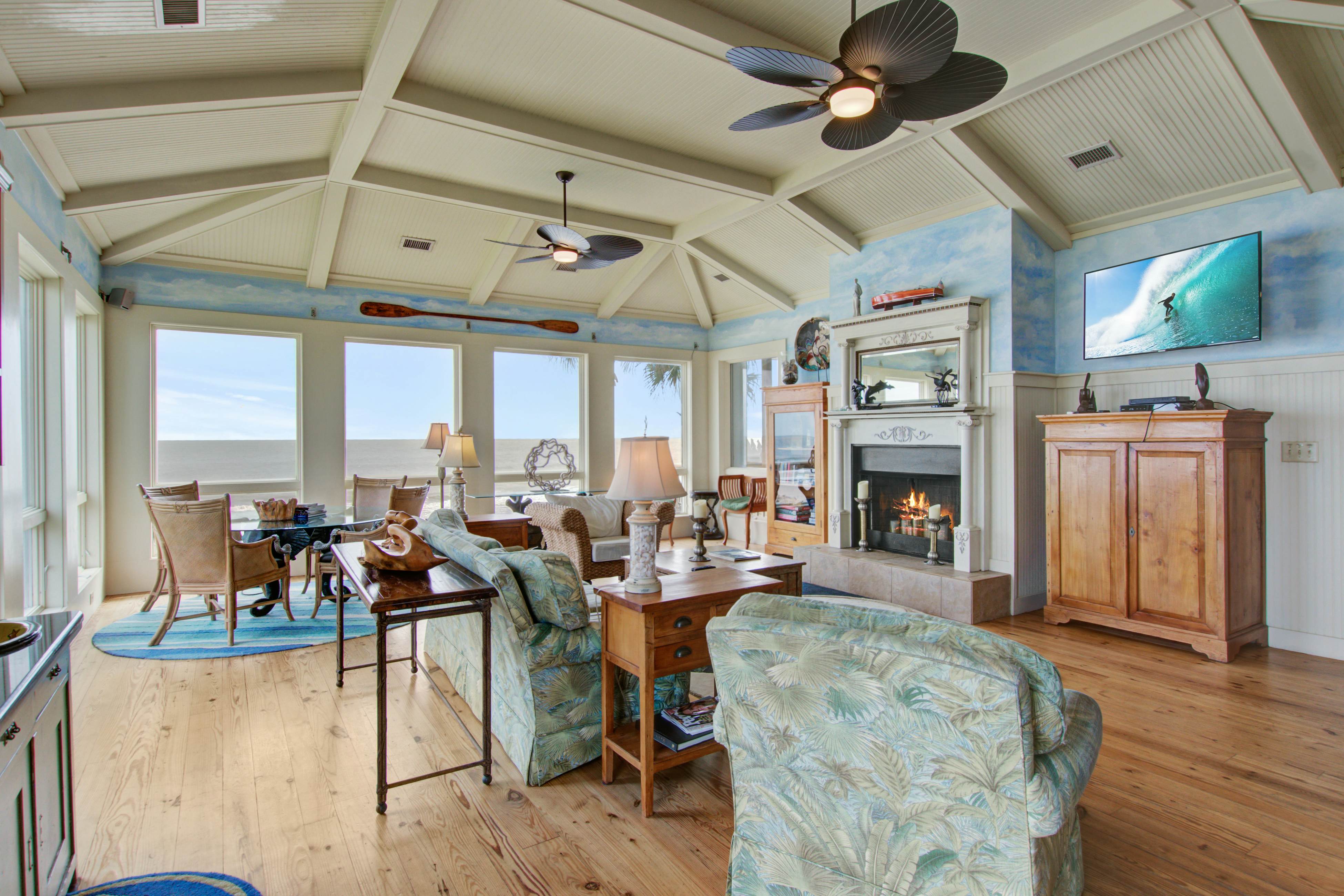 Luxury oceanfront home with AC & available for special events - dog-friendly