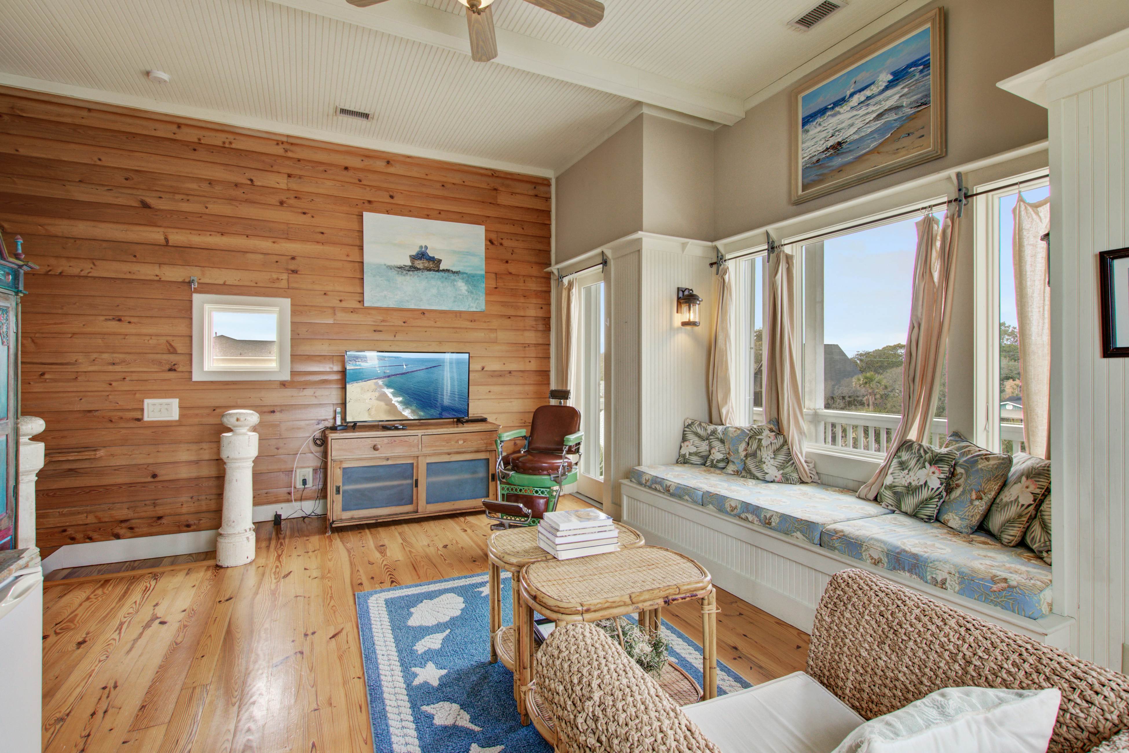 Luxury oceanfront home with AC & available for special events - dog-friendly