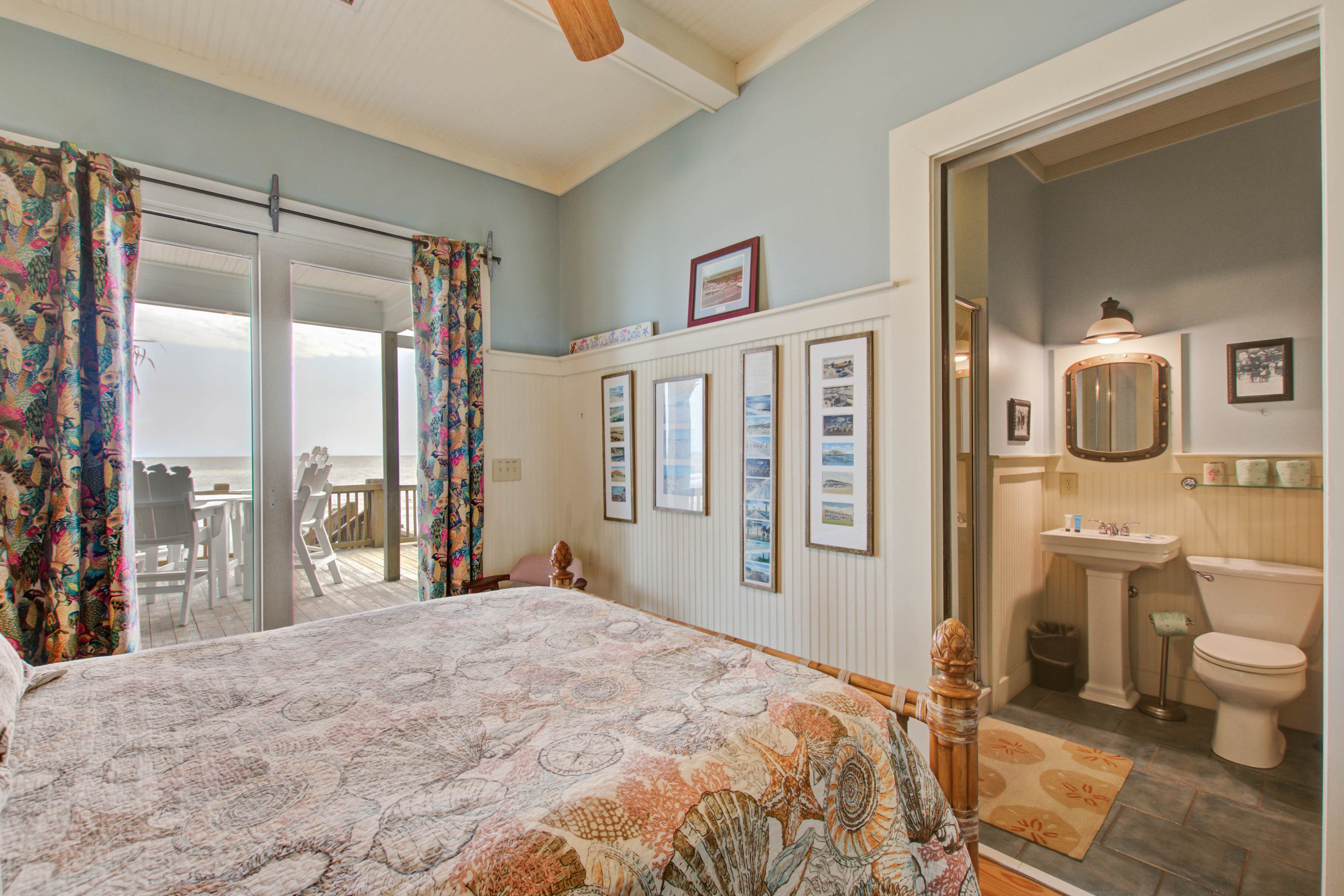 Luxury oceanfront home with AC & available for special events - dog-friendly